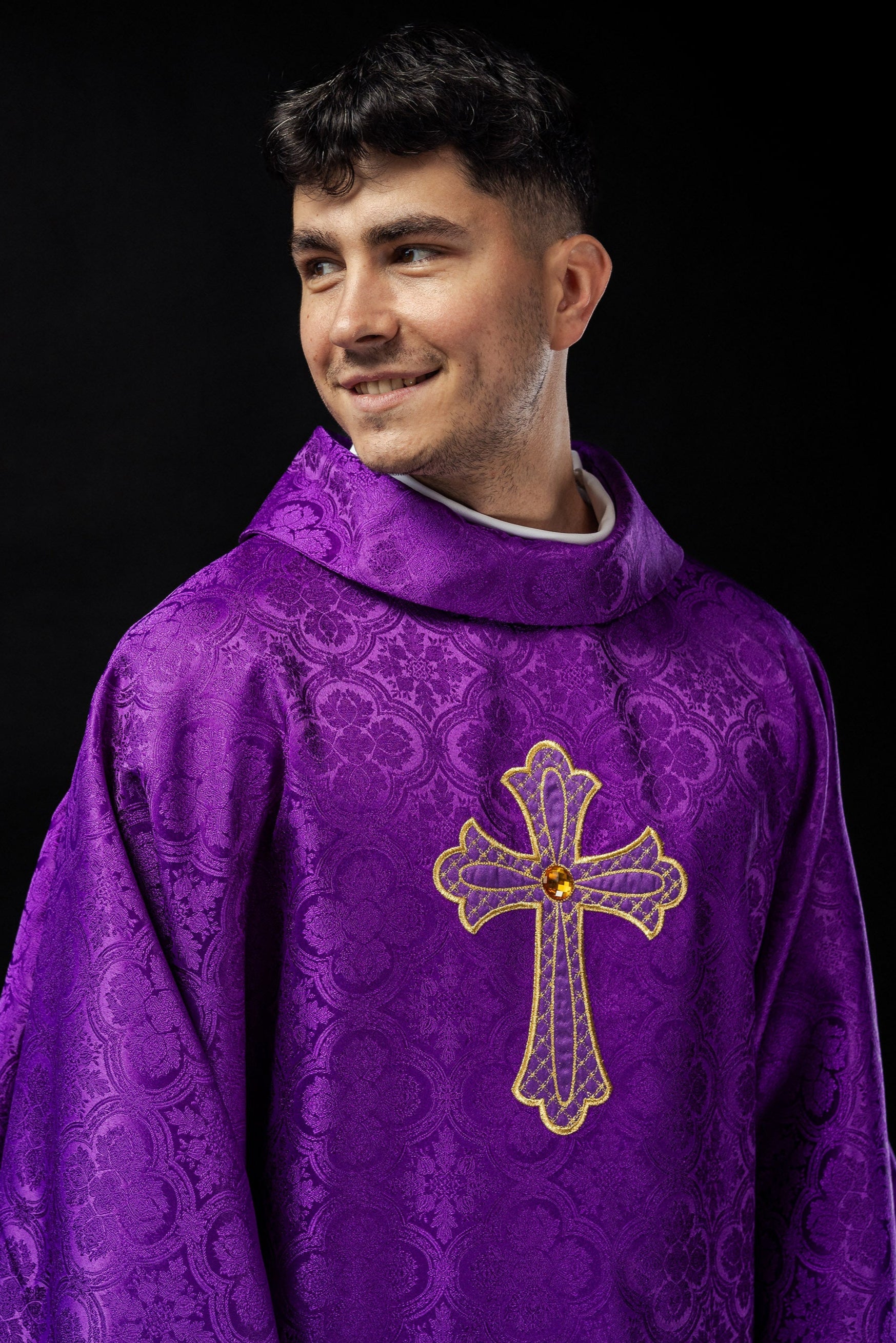 Embroidered chasuble with symbol of the cross Purple