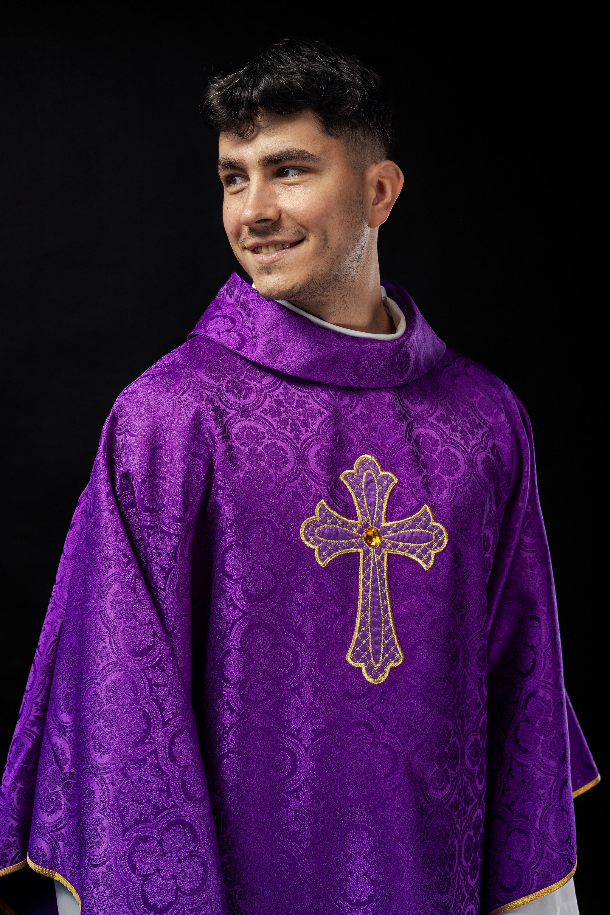 Embroidered chasuble with symbol of the cross Purple