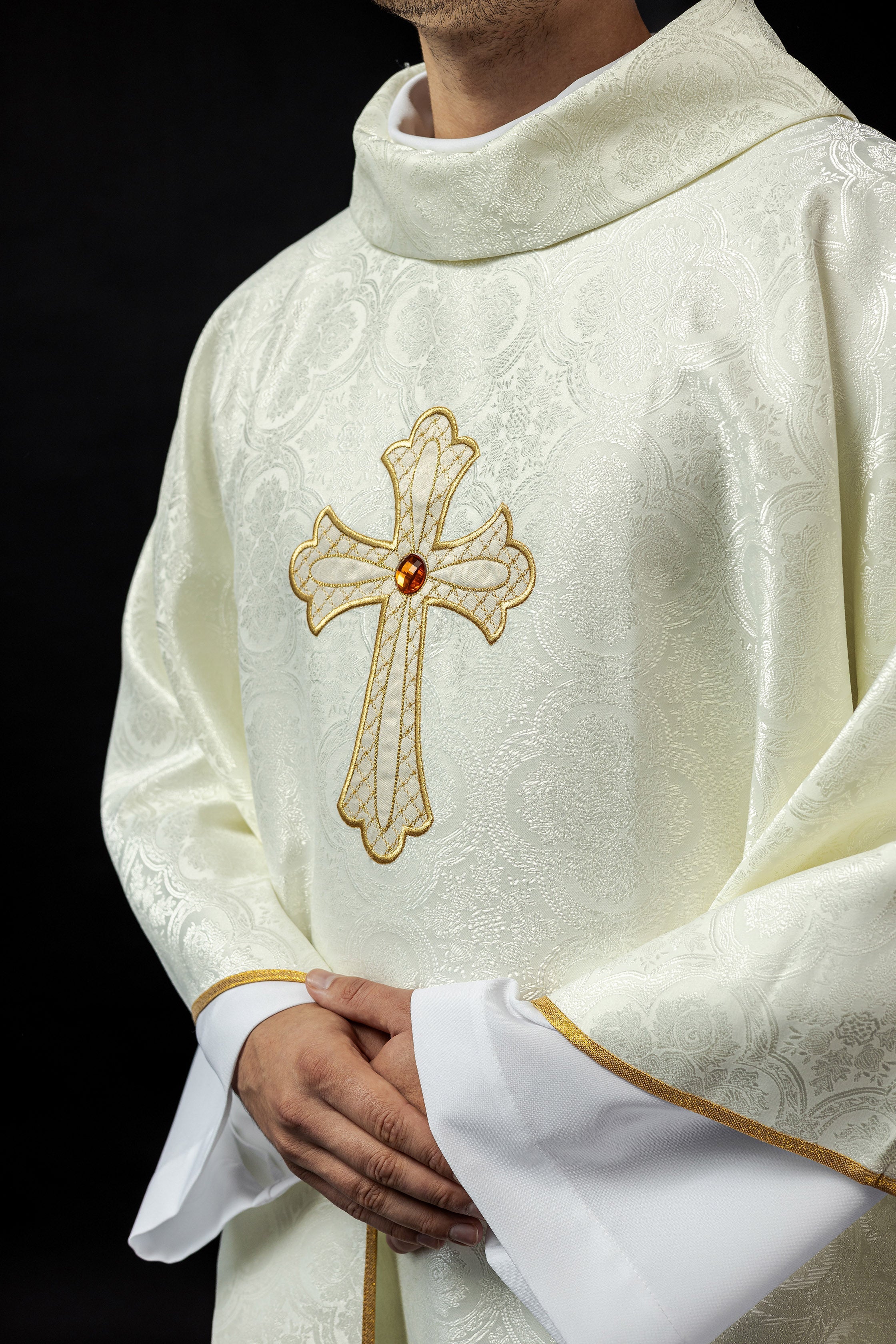 Embroidered chasuble with symbol of the cross ecru