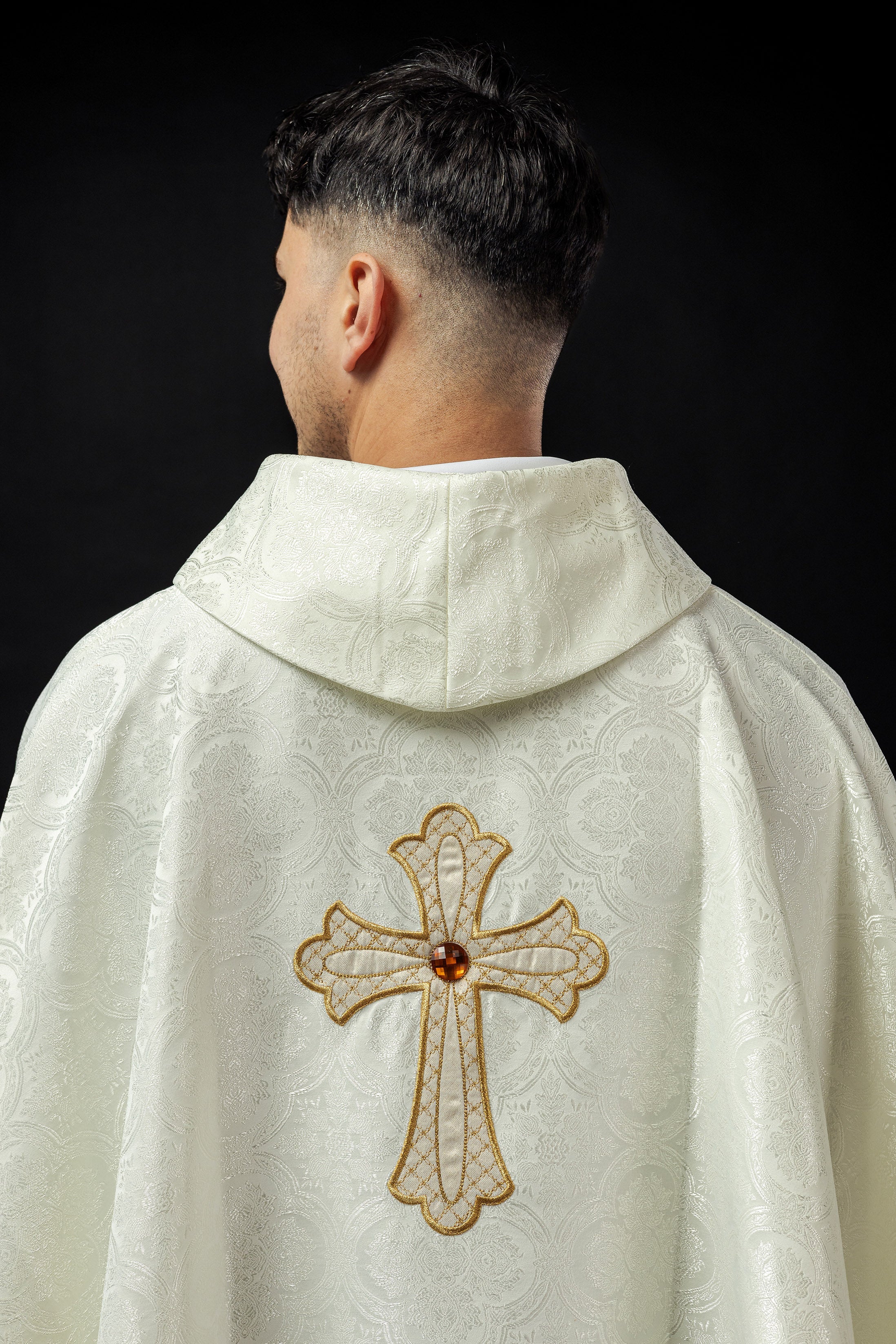 Embroidered chasuble with symbol of the cross ecru