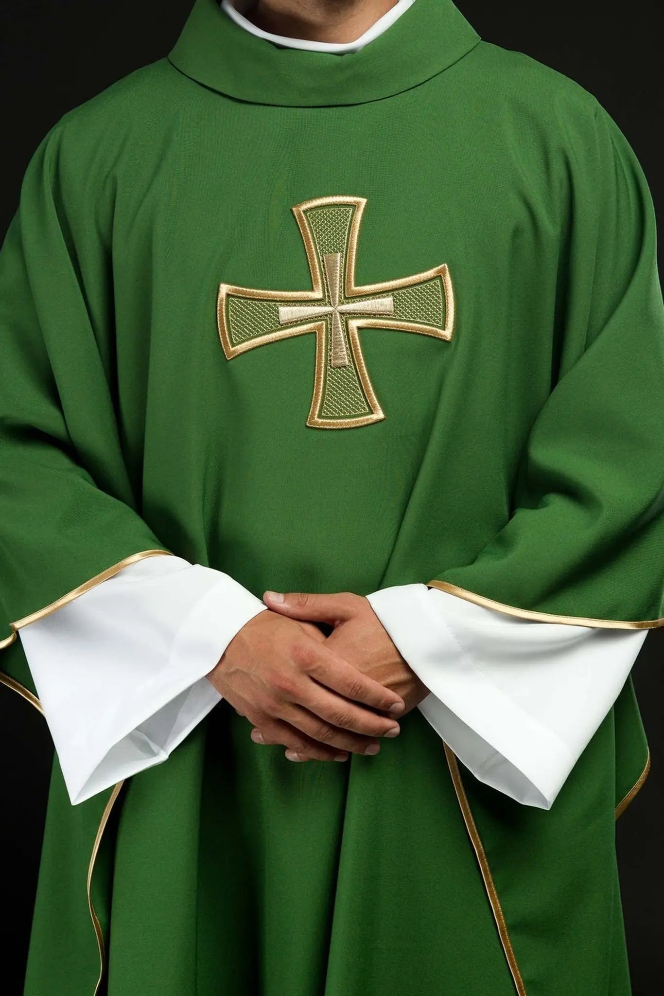 Embroidered chasuble Green with Cross motif
