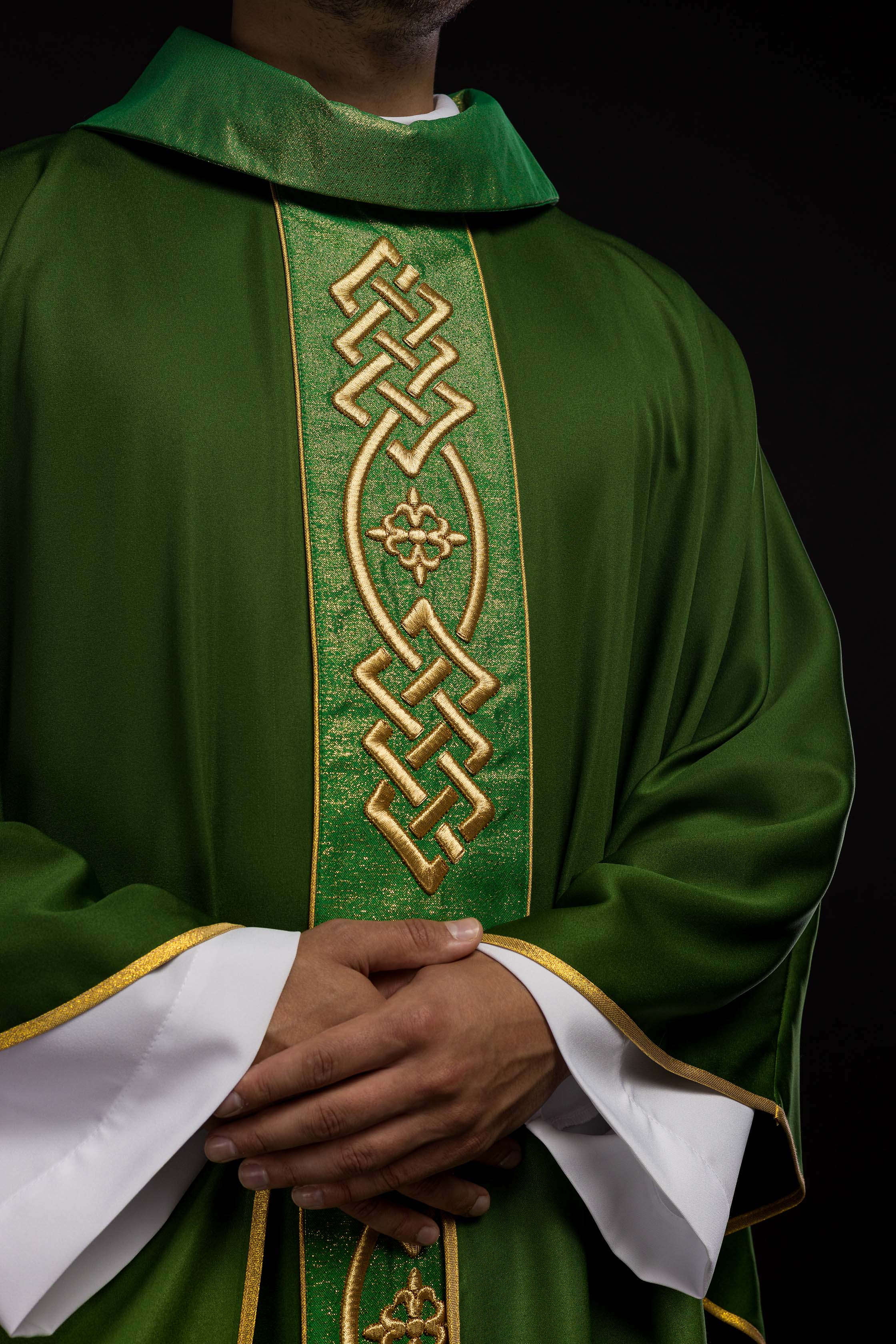 Embroidered chasuble Green Decorative Belt with Crosses