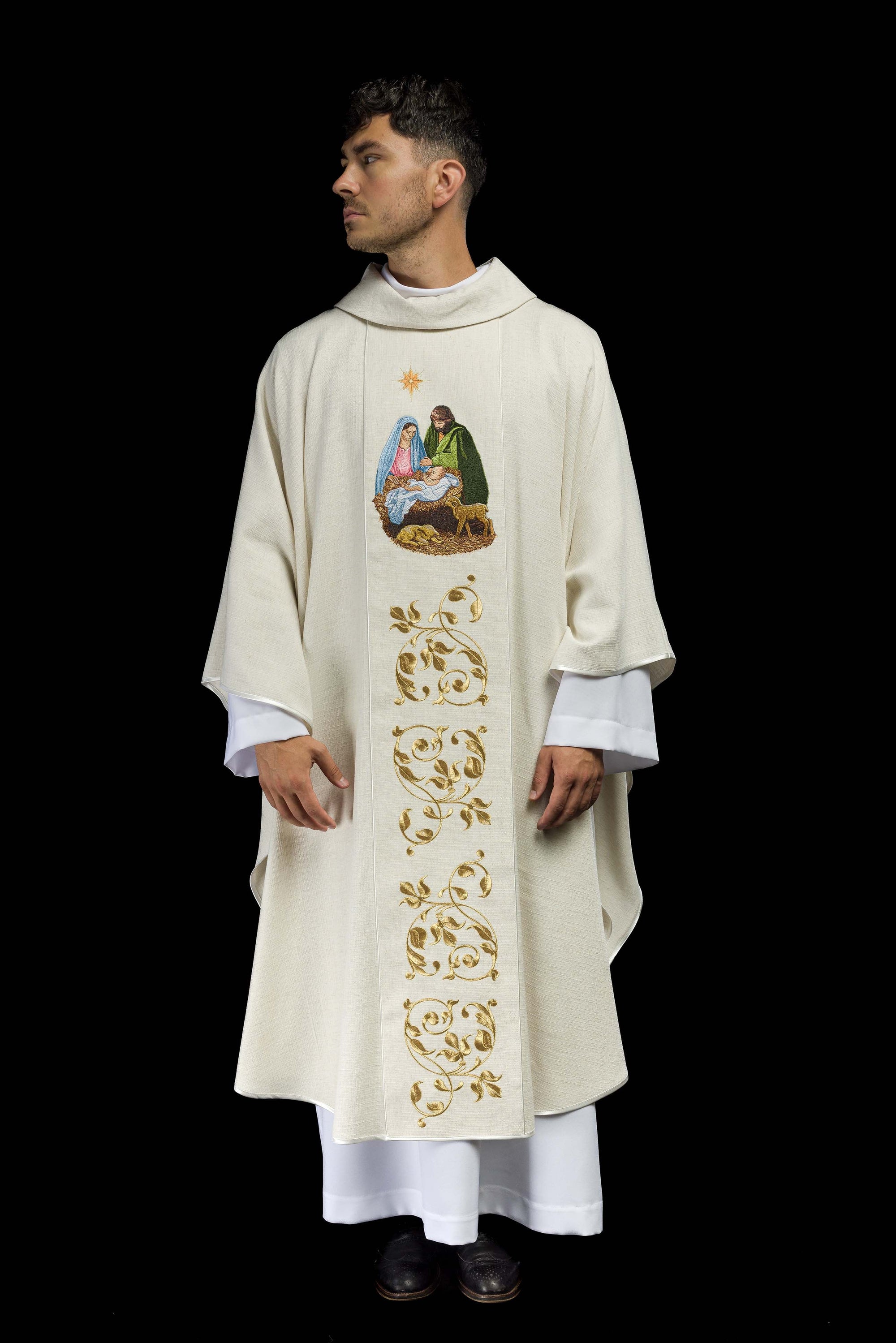 Chasuble embroidered with the image of the Holy Family natural weave fabric