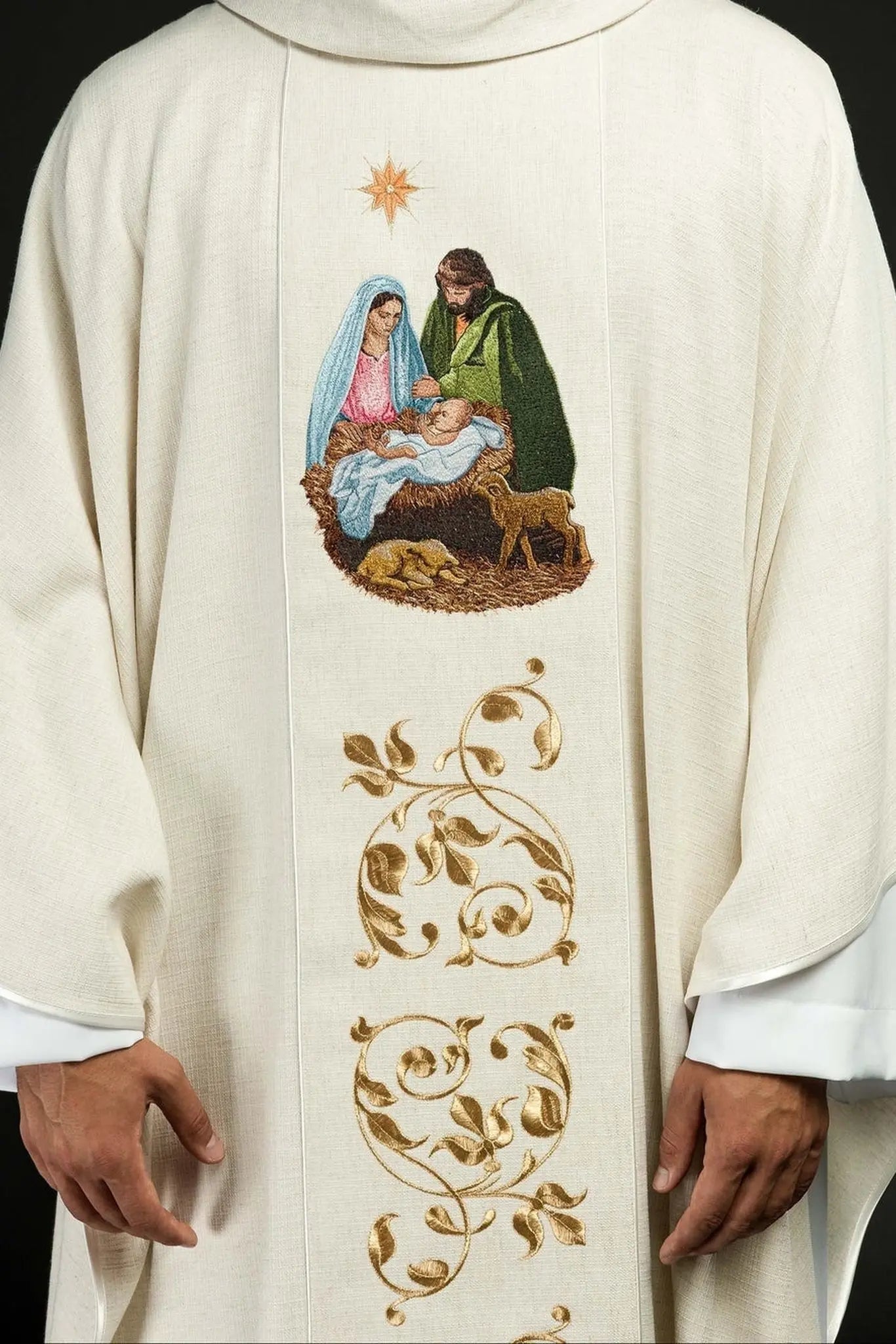 Chasuble embroidered with the image of the Holy Family natural weave fabric