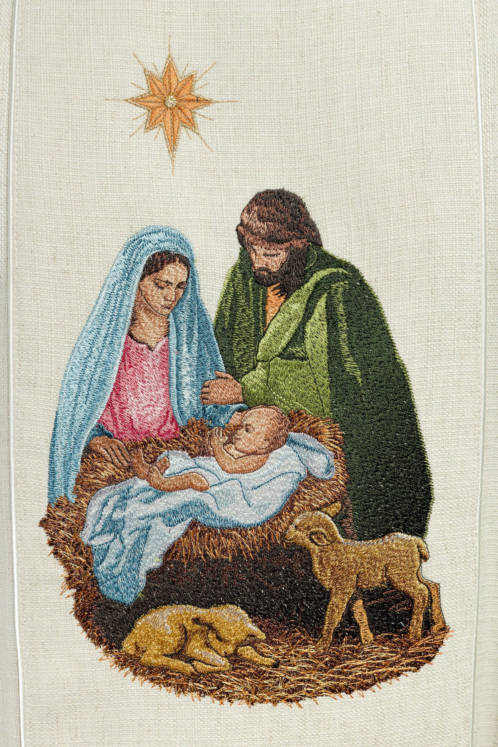 Chasuble embroidered with the image of the Holy Family natural weave fabric