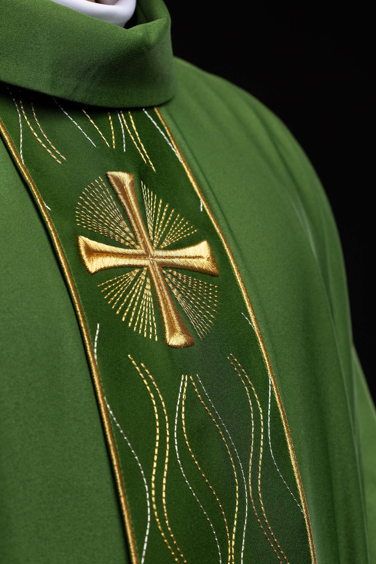 Ornat haftowany Krzyż zielony - ORNATY.PL