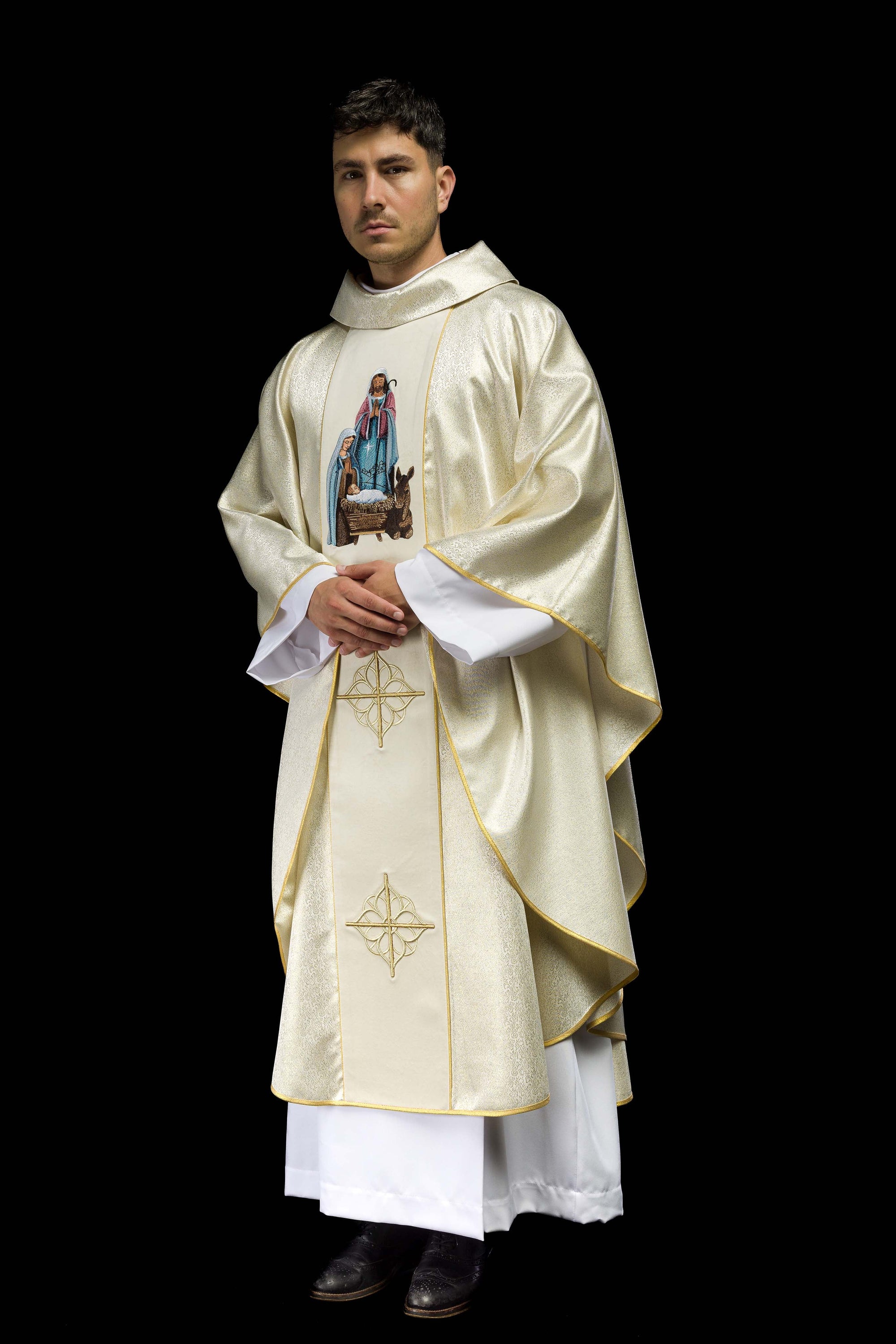 Embroidered chasuble with the image of the Holy Family on gold fabric