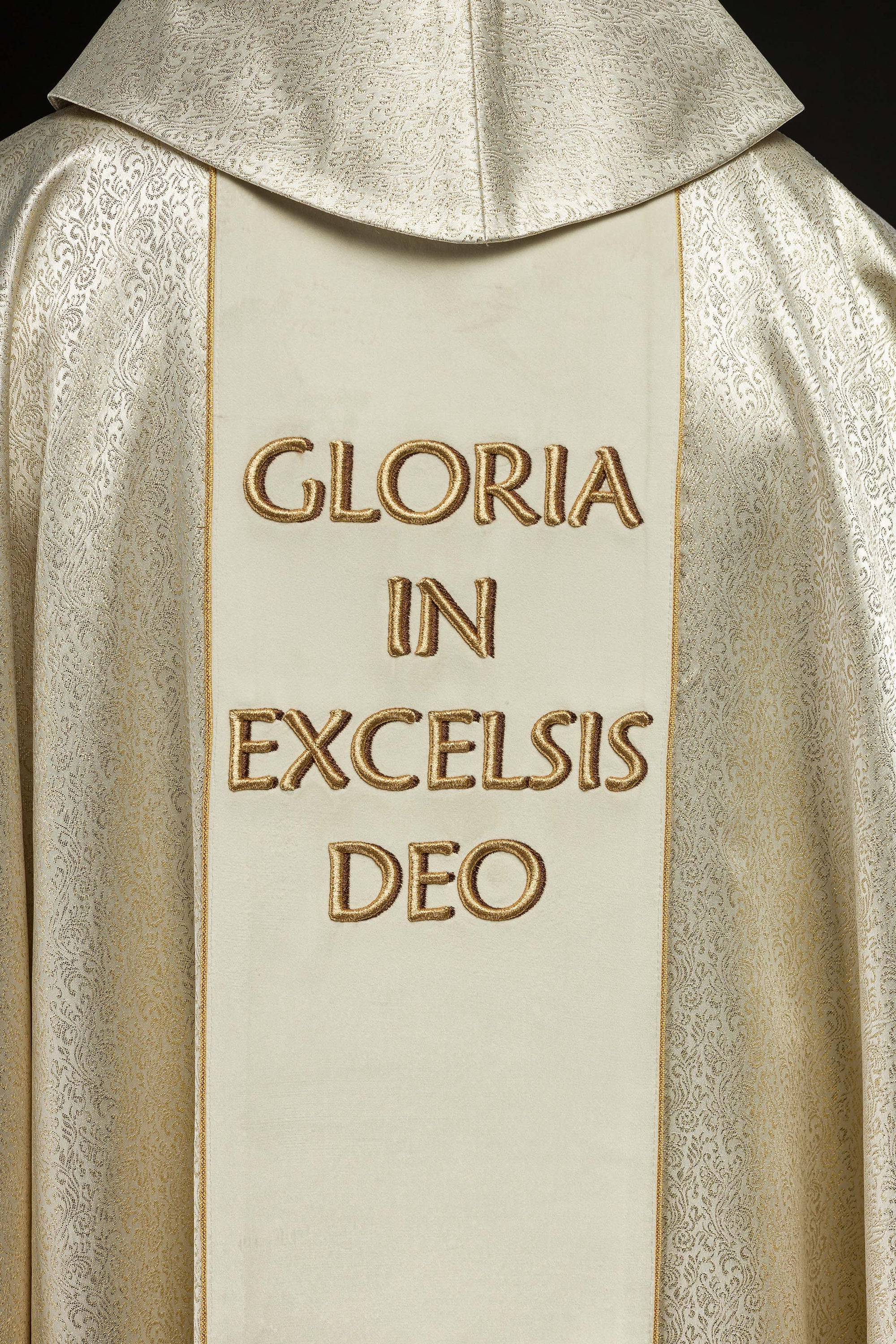 Embroidered chasuble with the image of the Holy Family on gold fabric