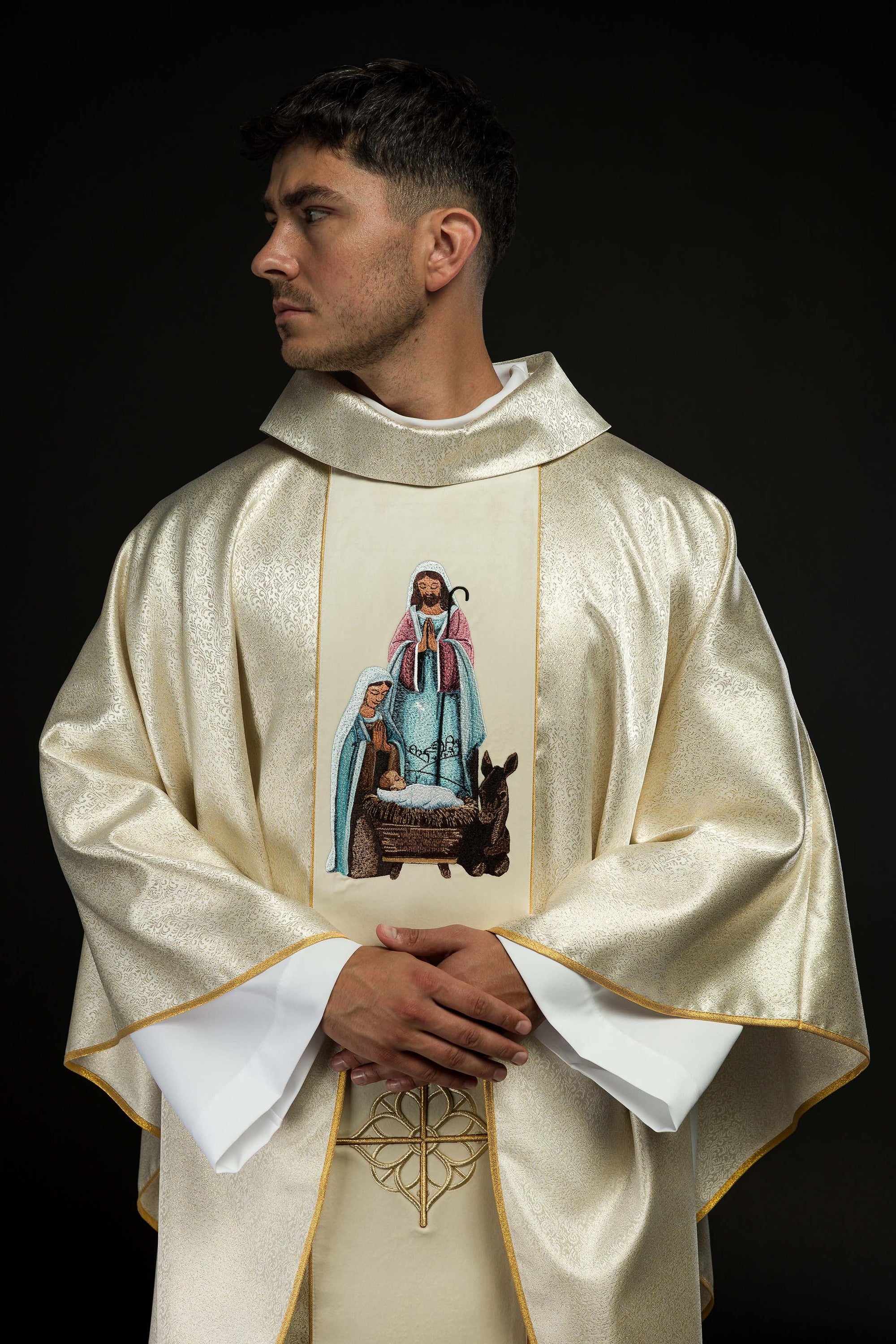 Embroidered chasuble with the image of the Holy Family on gold fabric