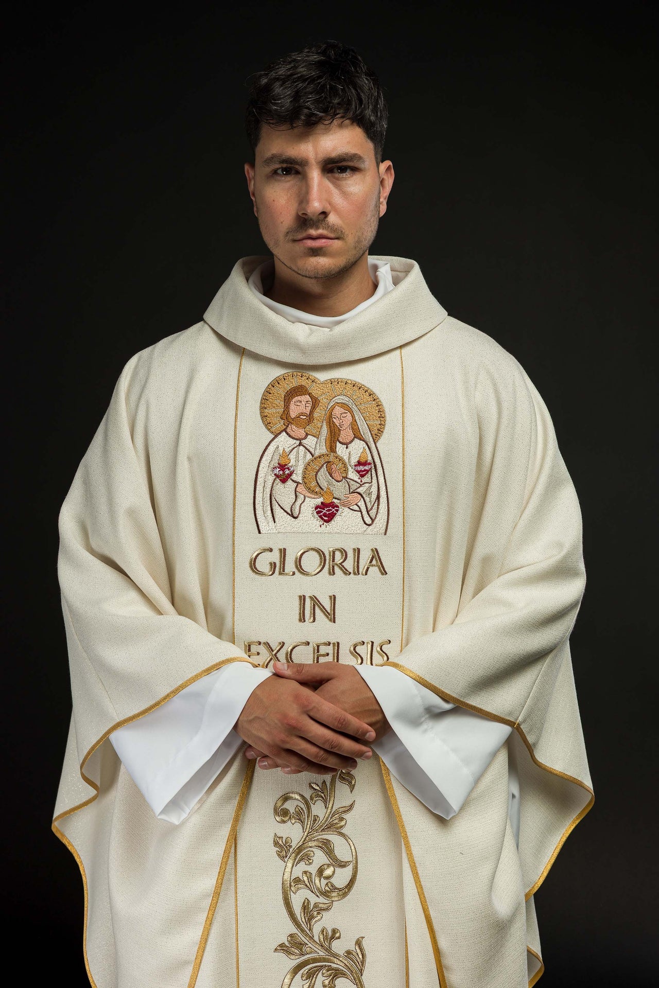 Ornat haftowany na Boże Narodzenie z wizerunkiem Świętej Rodziny - ORNATY.PL