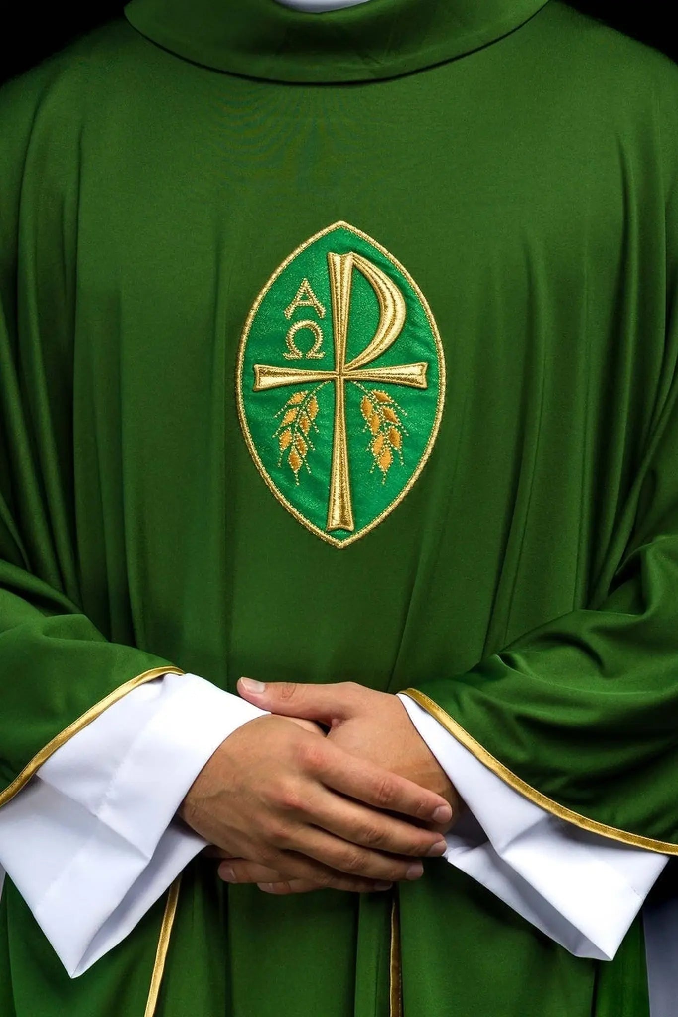 Chasuble embroidered cross green lightweight knitted fabric SACROLITE