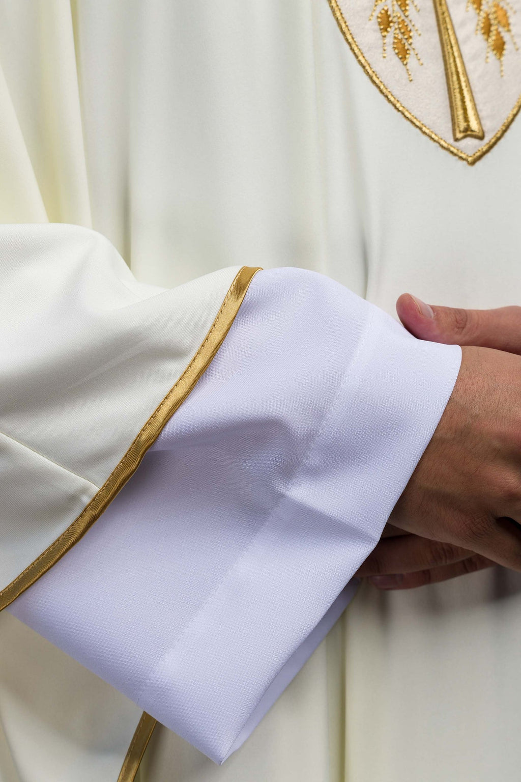 Chasuble embroidered Cross ecru lightweight knitted SACROLITE