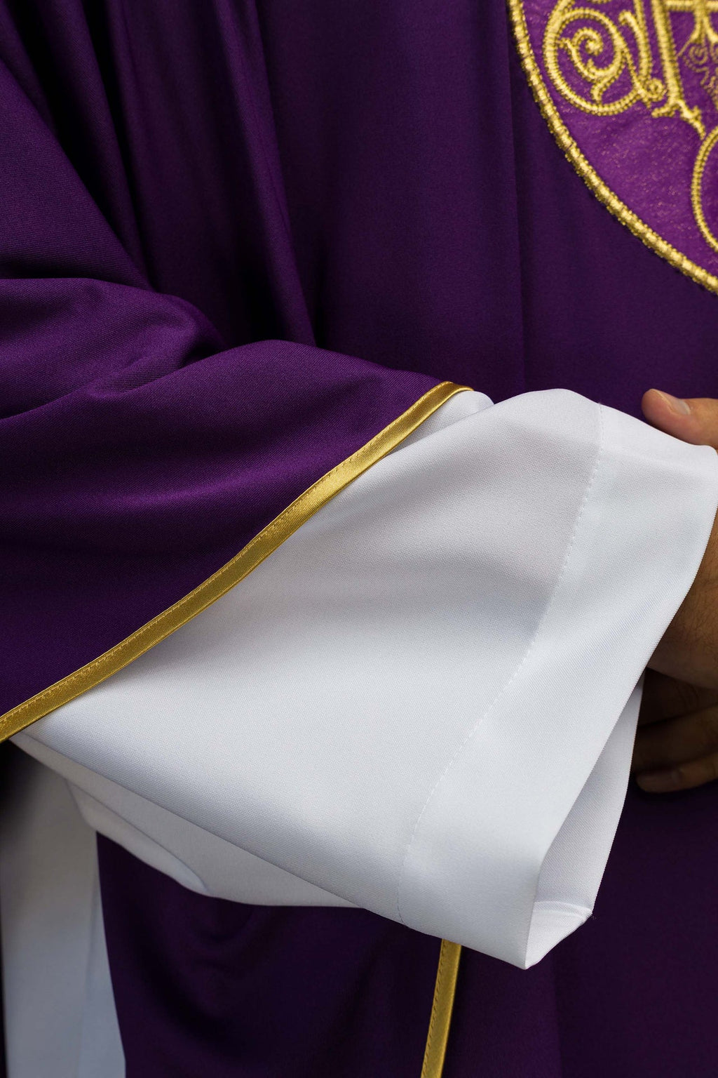 Chasuble embroidered with IHS lightweight SACROLITE knitted fabric