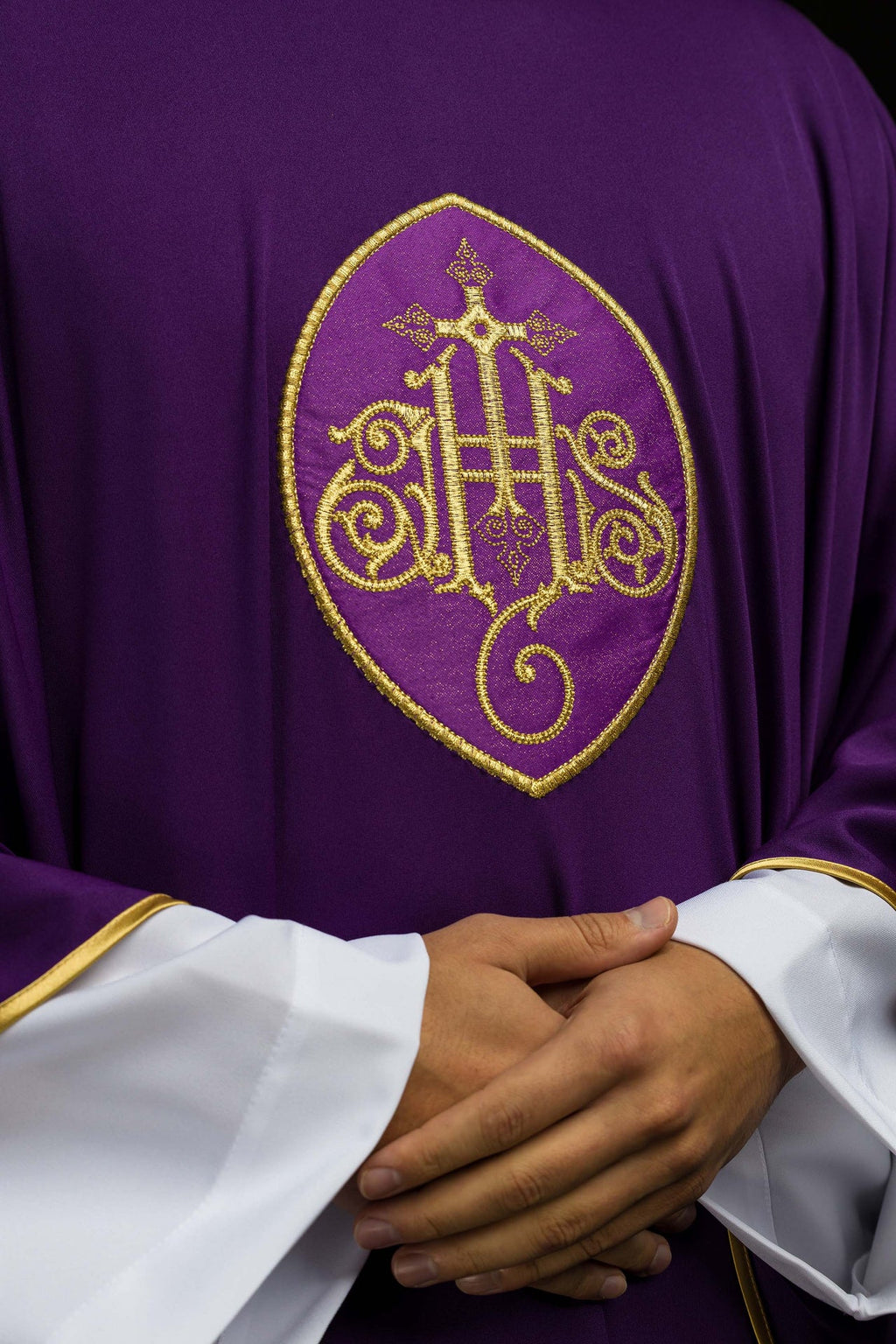 Chasuble embroidered with IHS lightweight SACROLITE knitted fabric