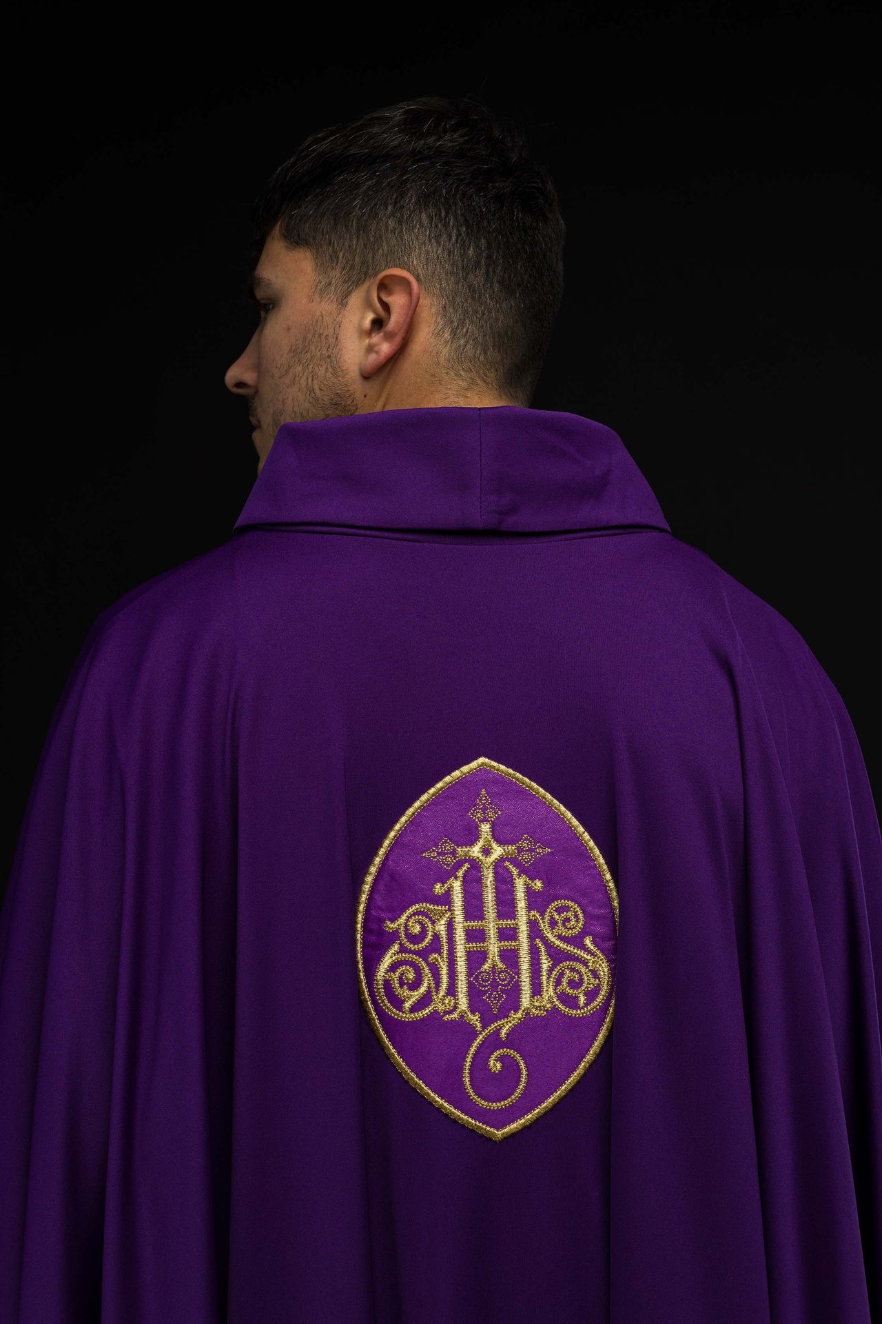 Chasuble embroidered with IHS lightweight SACROLITE knitted fabric