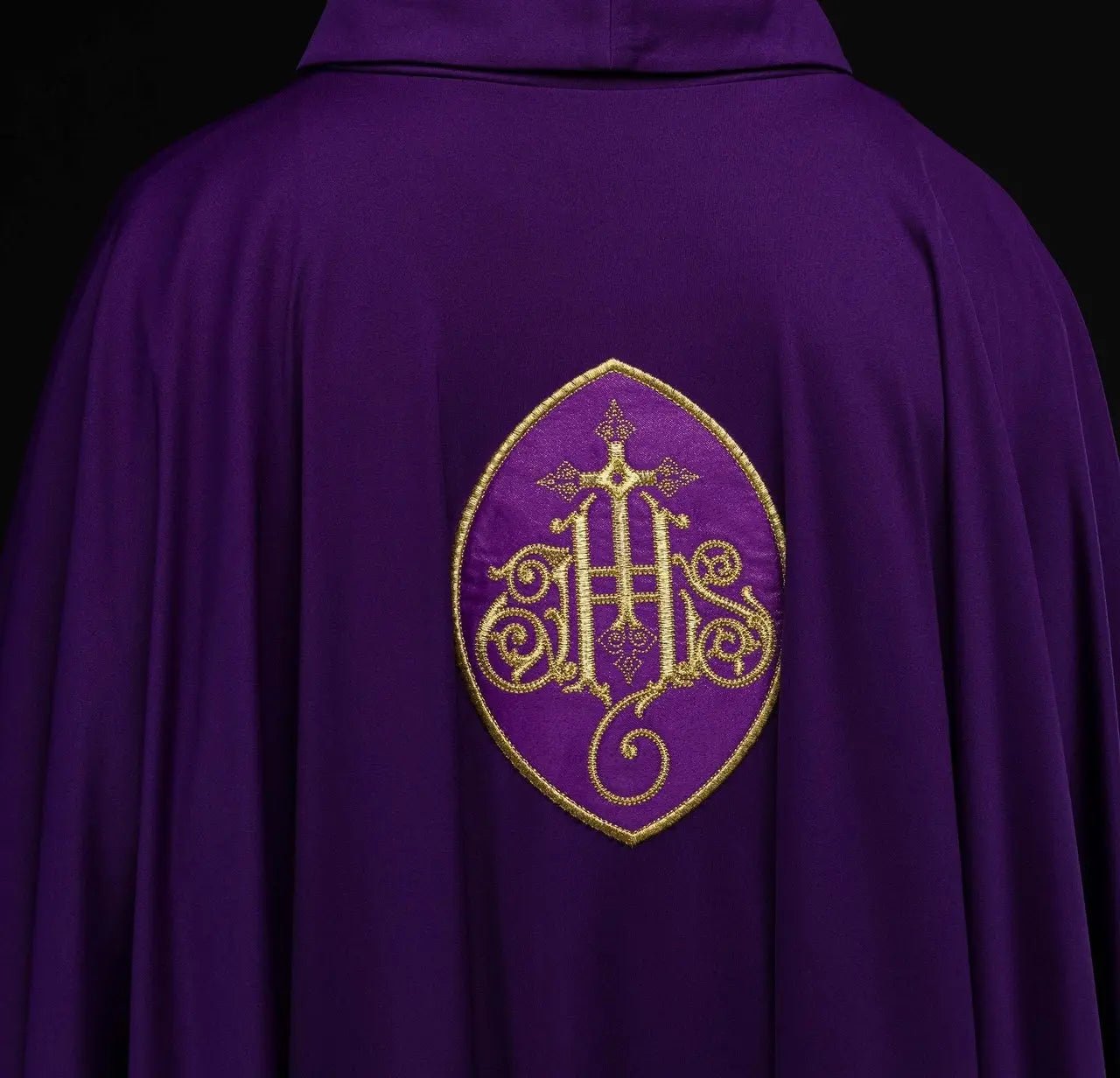 Chasuble embroidered with IHS lightweight SACROLITE knitted fabric