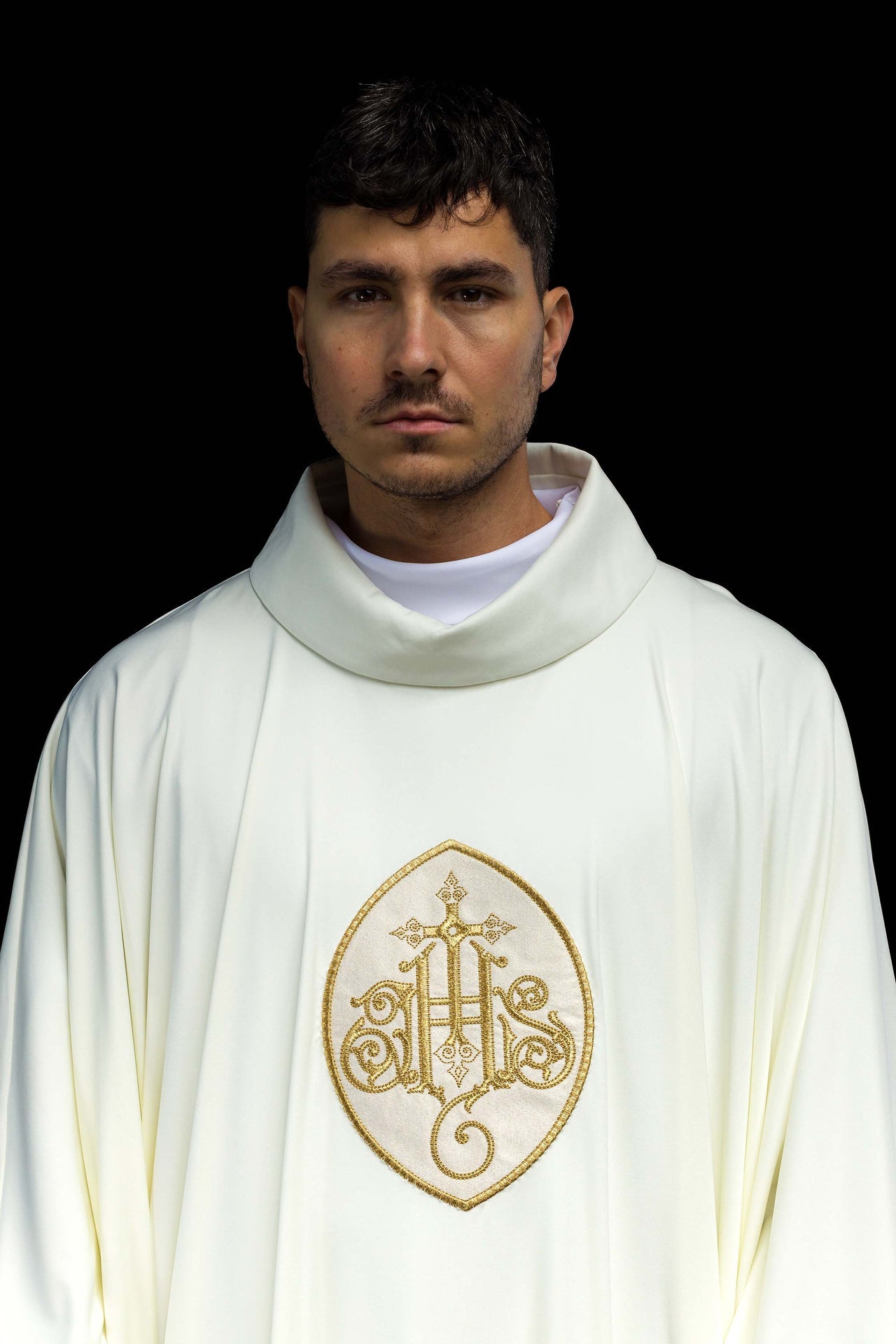 Chasuble embroidered with IHS lightweight SACROLITE knitted fabric