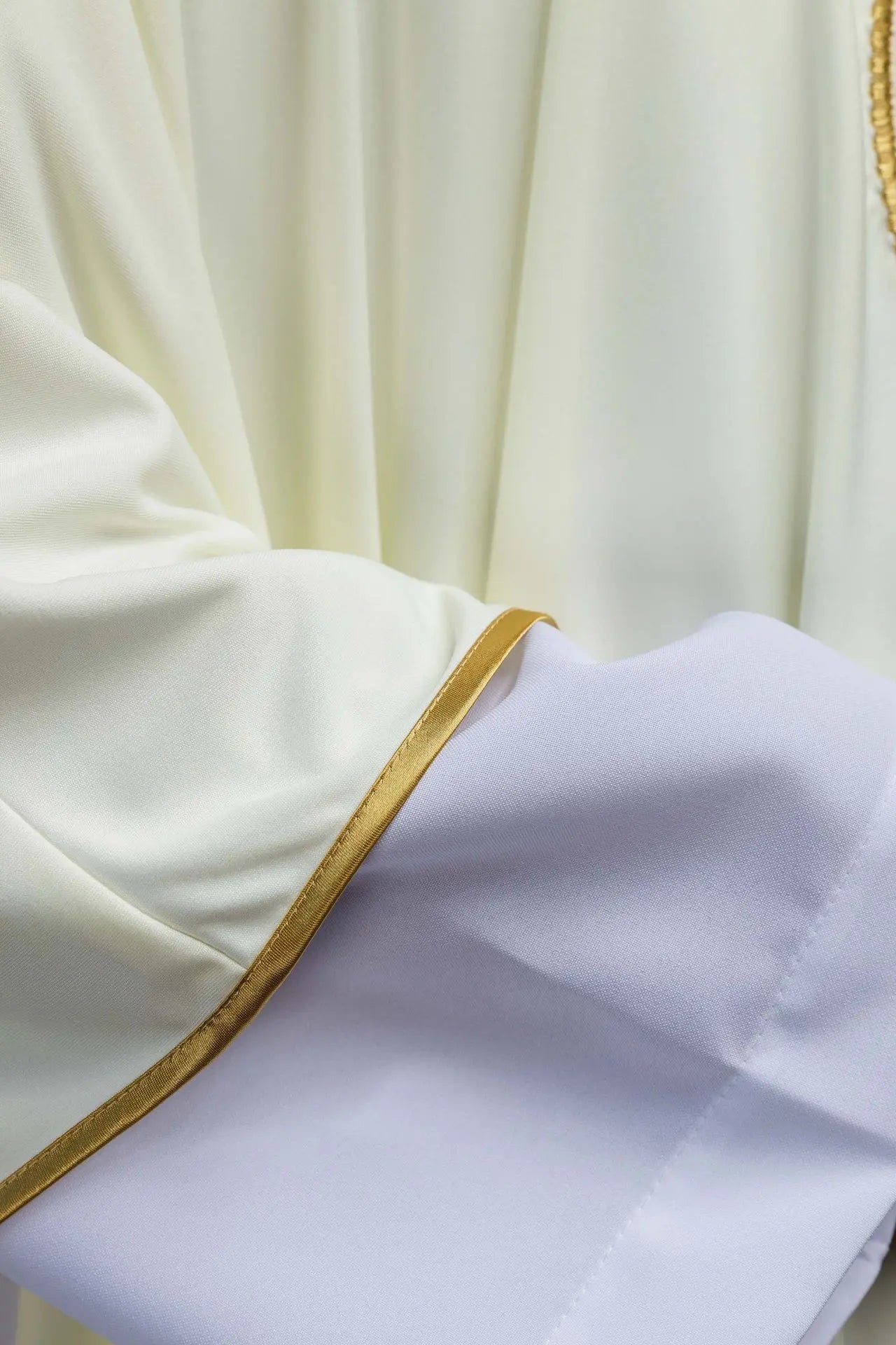 Chasuble embroidered with IHS lightweight SACROLITE knitted fabric