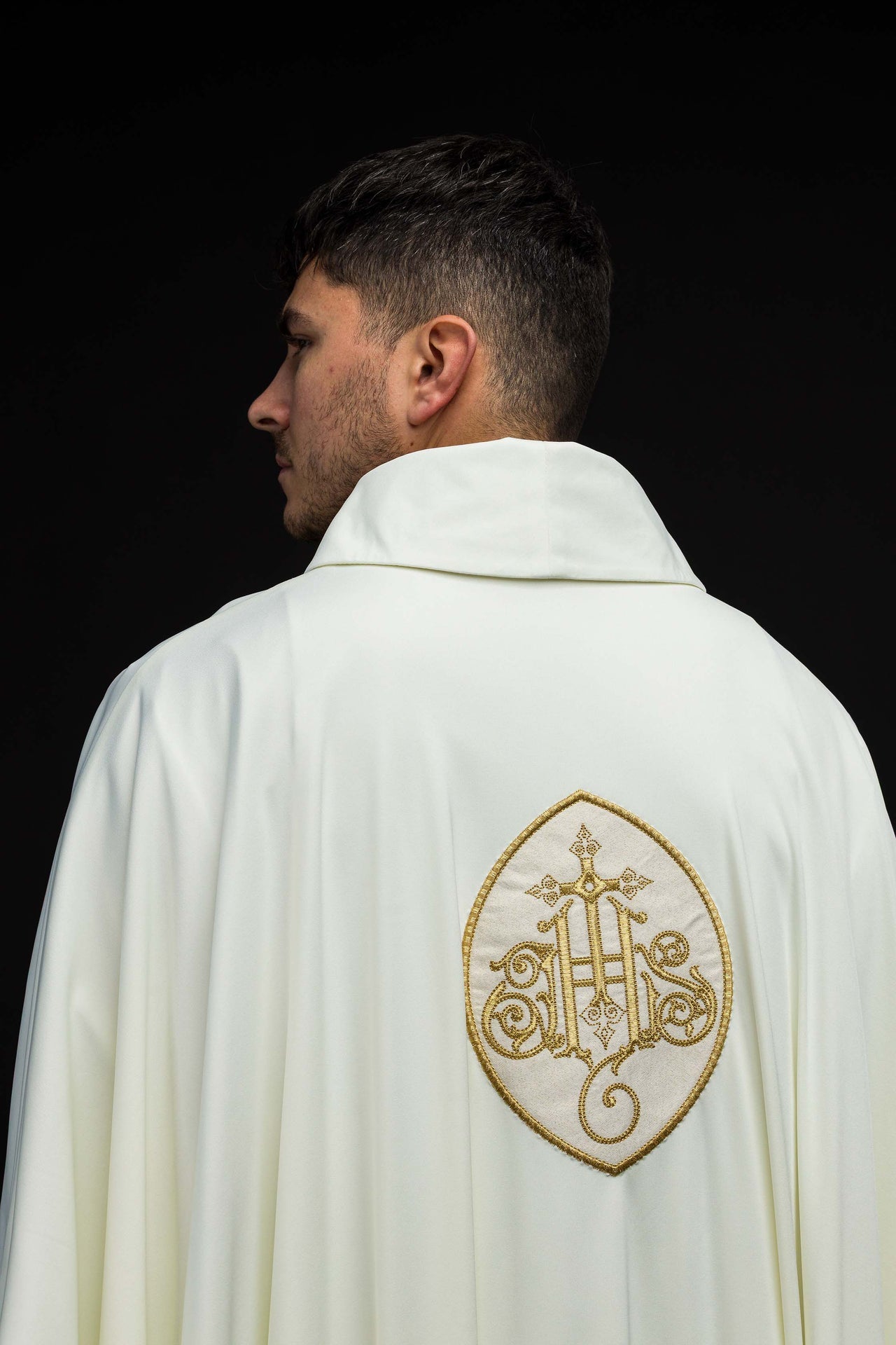 Chasuble embroidered with IHS lightweight SACROLITE knitted fabric