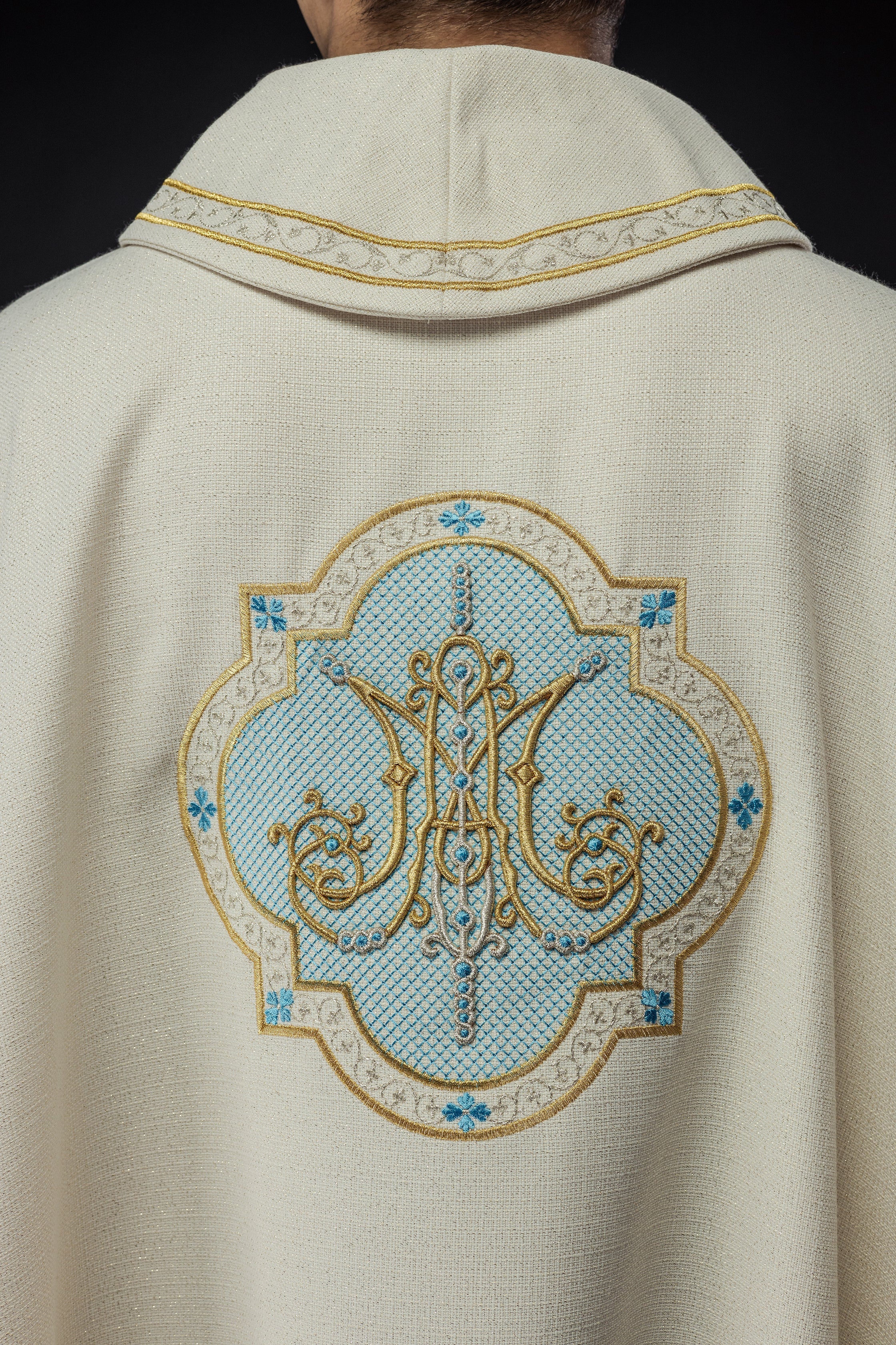 Embroidered chasuble with Marian motif ecru