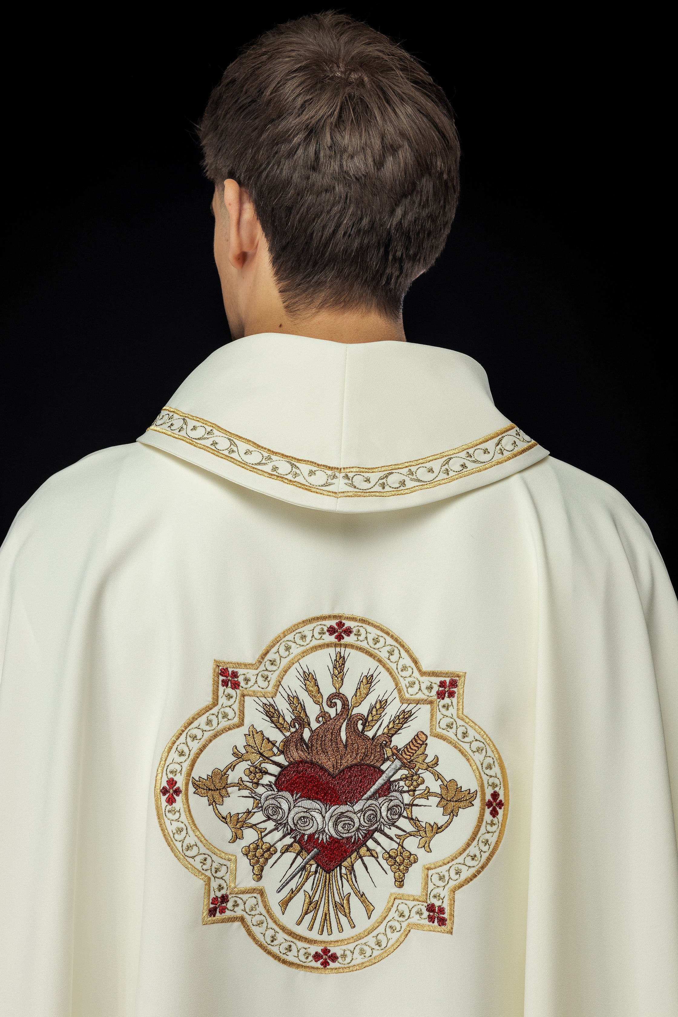 Embroidered chasuble with the motif of the Heart of Mary