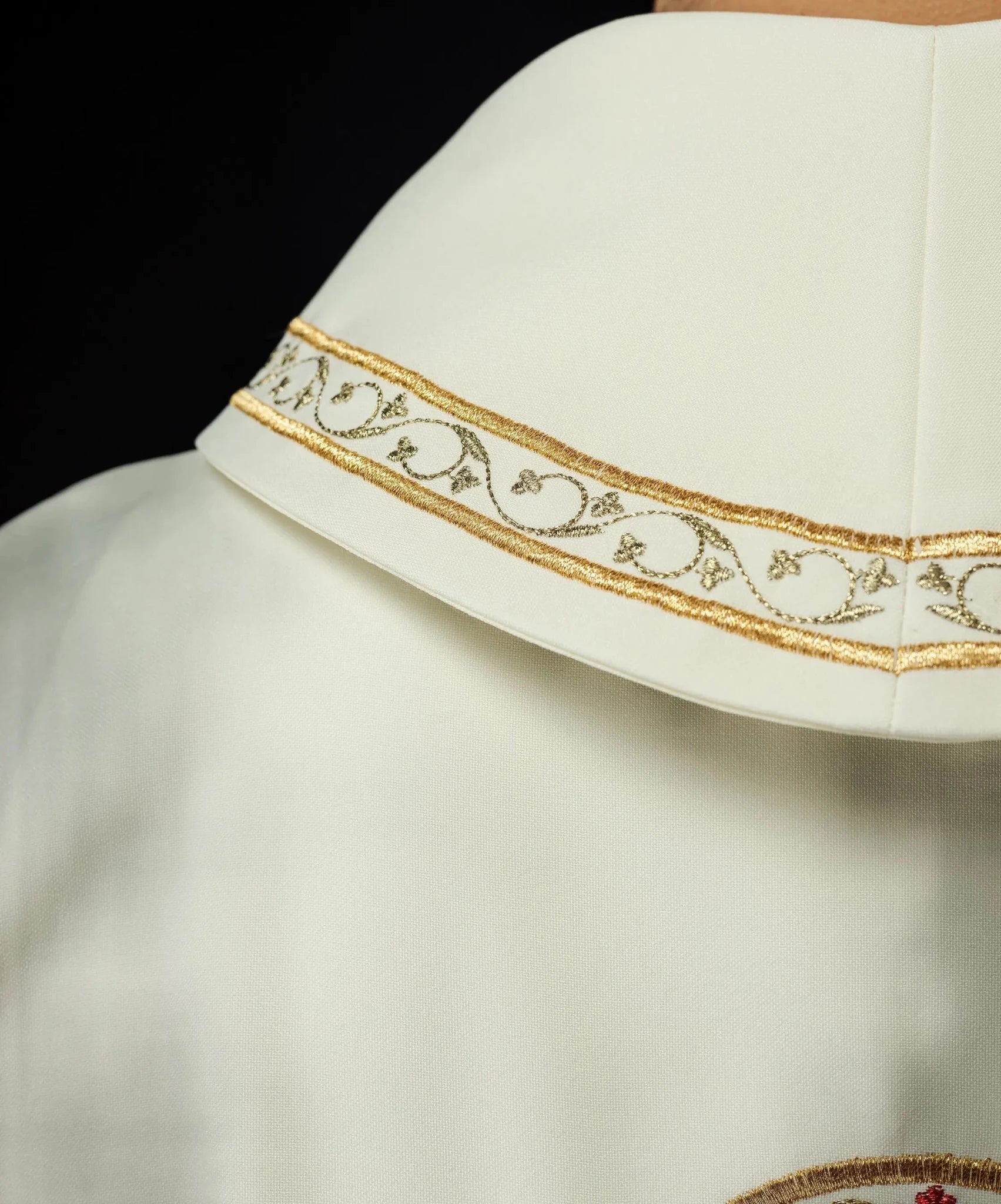 Embroidered chasuble with the motif of the Heart of Mary