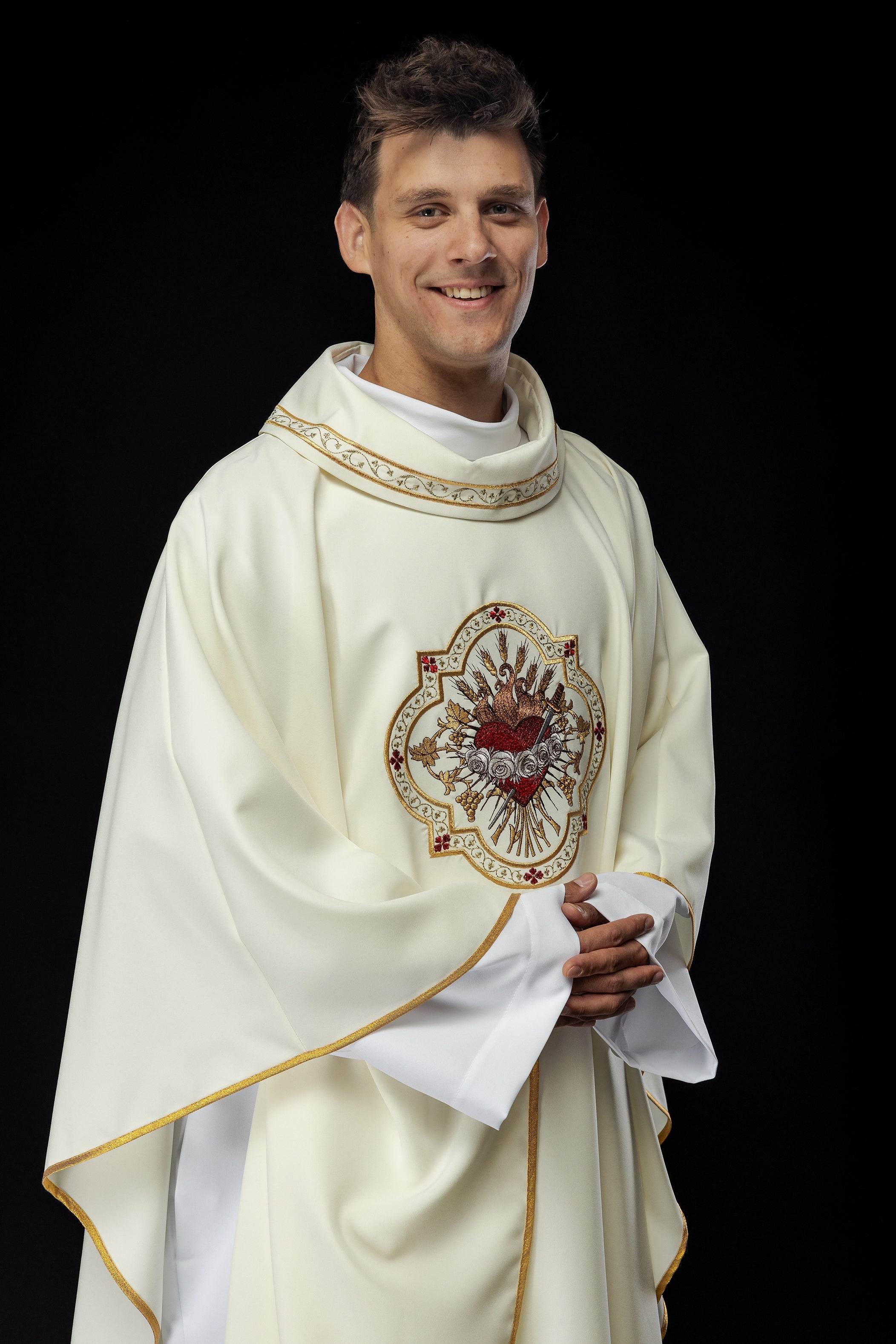 Embroidered chasuble with the motif of the Heart of Mary