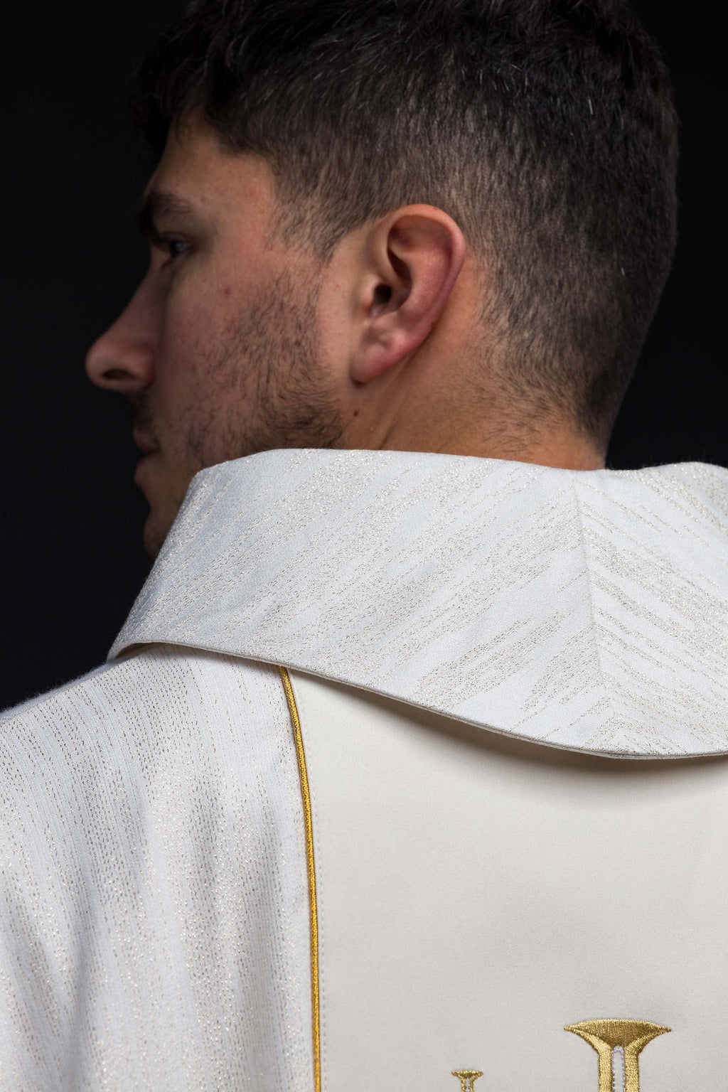 Ornat haftowany z pasem i Krzyżami Jerozolimskimi ecru