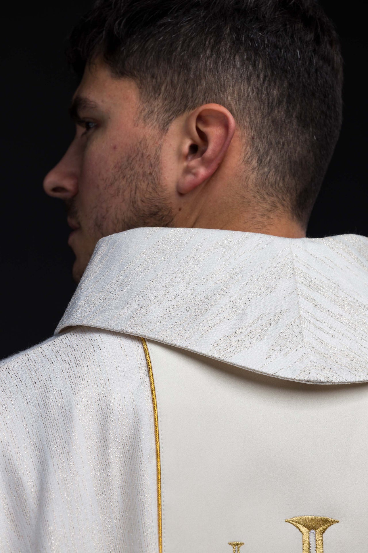 Ornat haftowany z pasem i Krzyżami Jerozolimskimi ecru