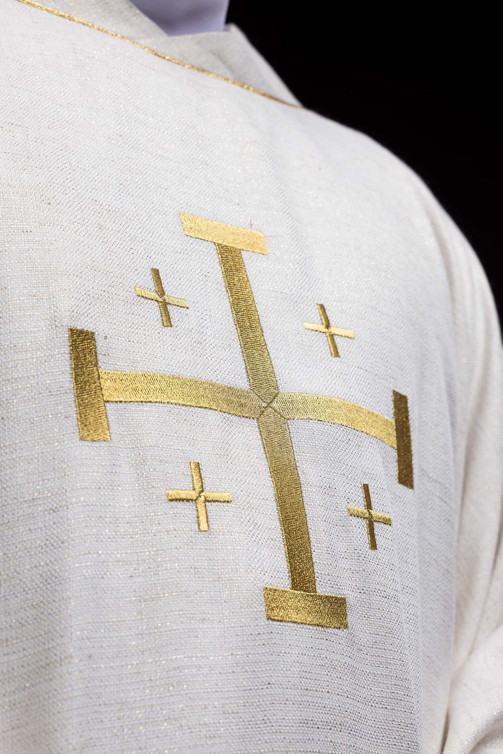 Ornat haftowany z Krzyżem Jerozolimskim ecru - ORNATY.PL