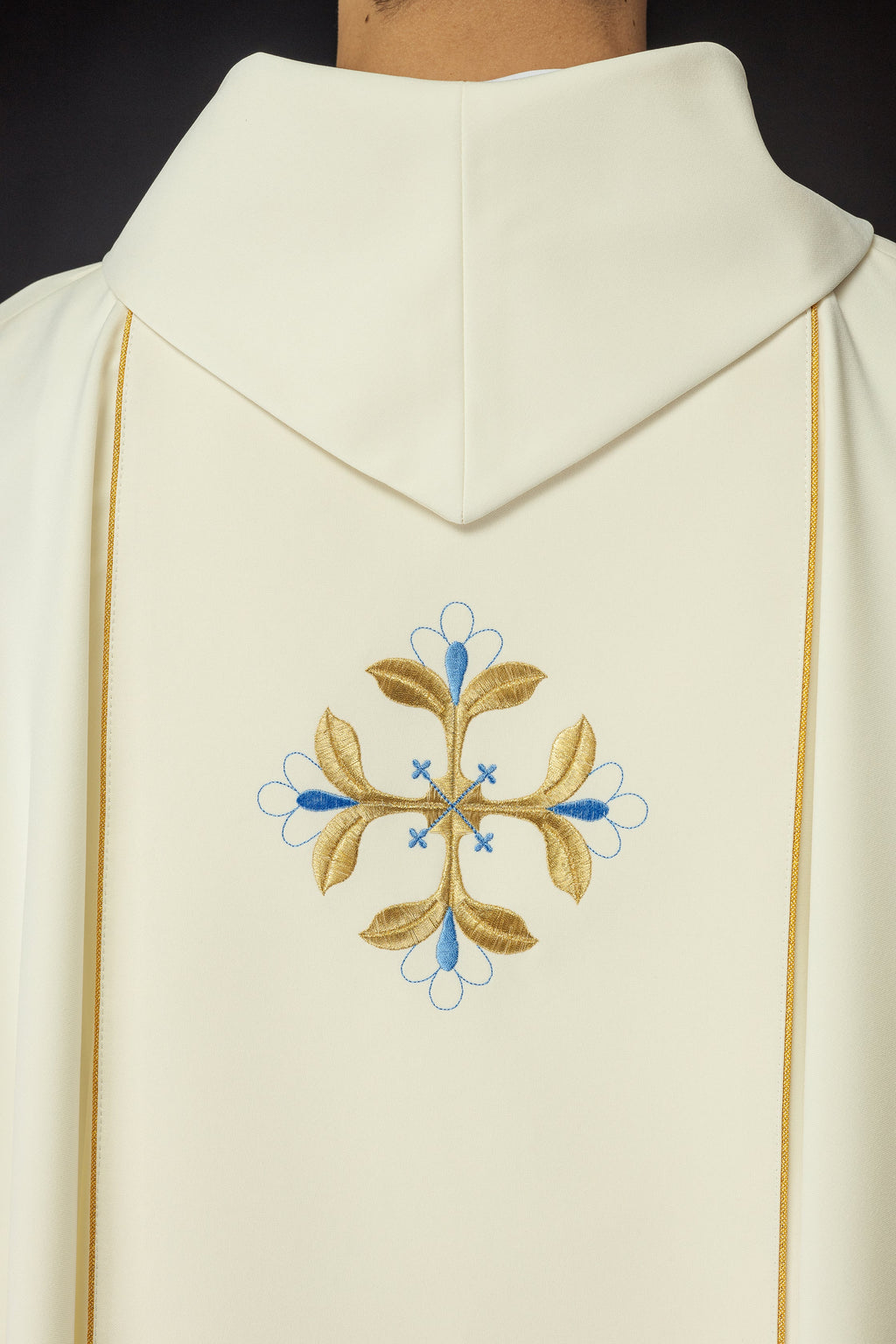 Embroidered chasuble with the image of Our Lady Immaculate