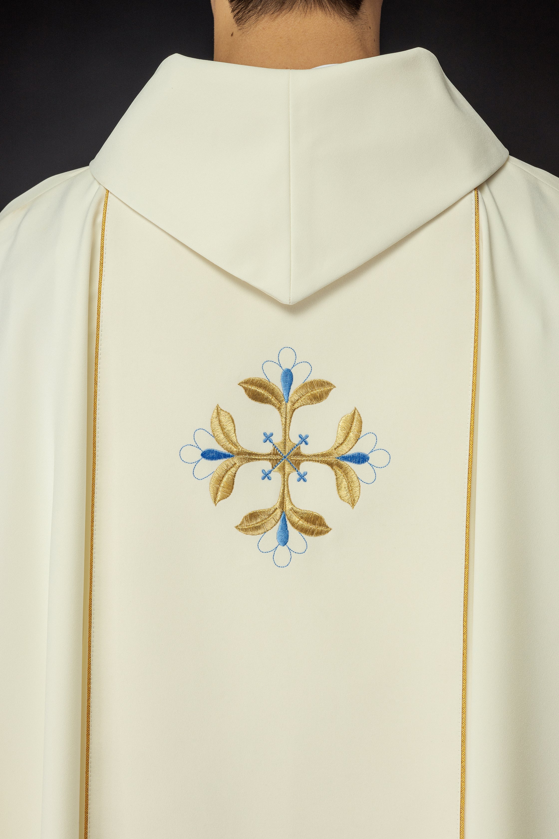 Embroidered chasuble with the image of Our Lady Immaculate