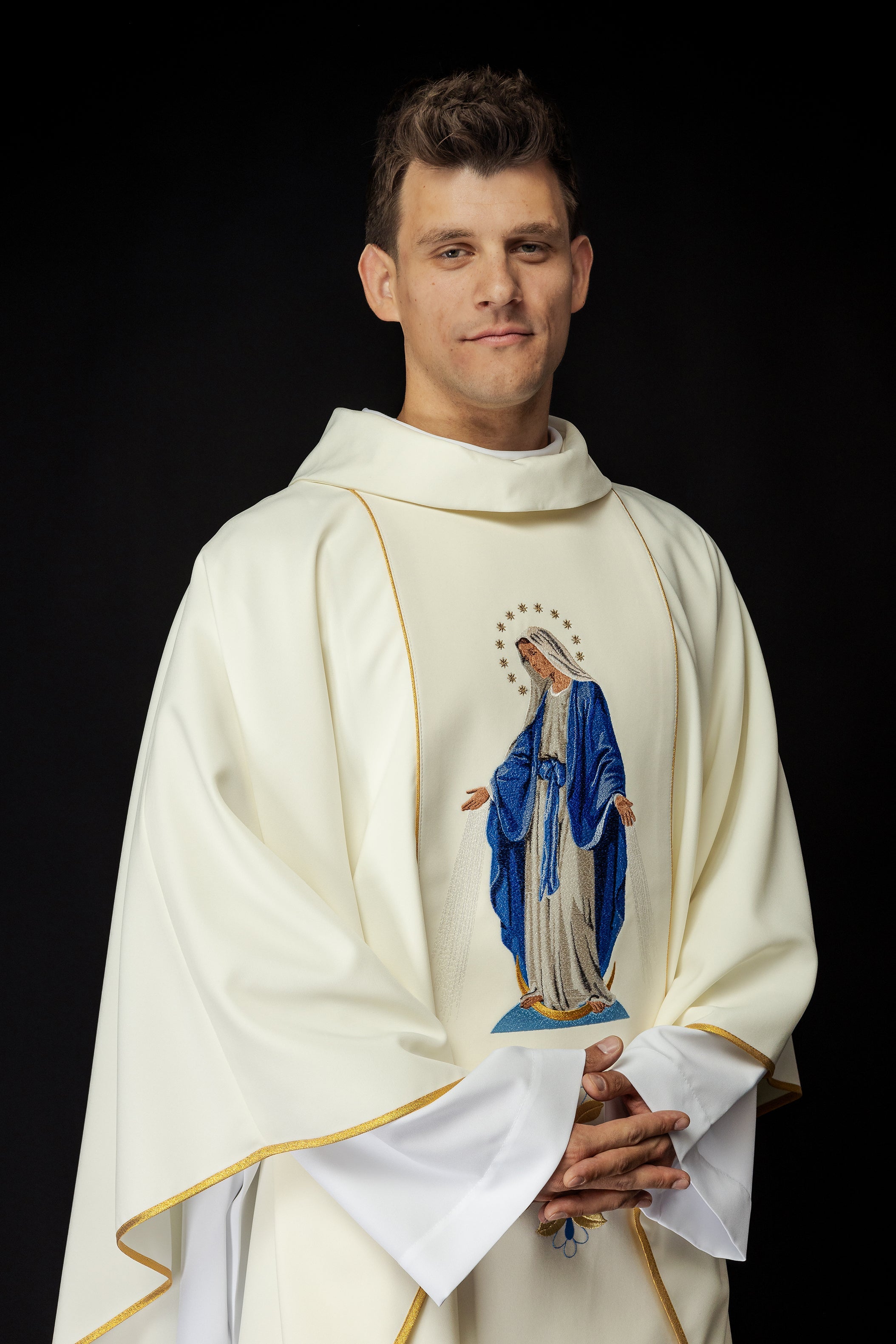 Embroidered chasuble with the image of Our Lady Immaculate