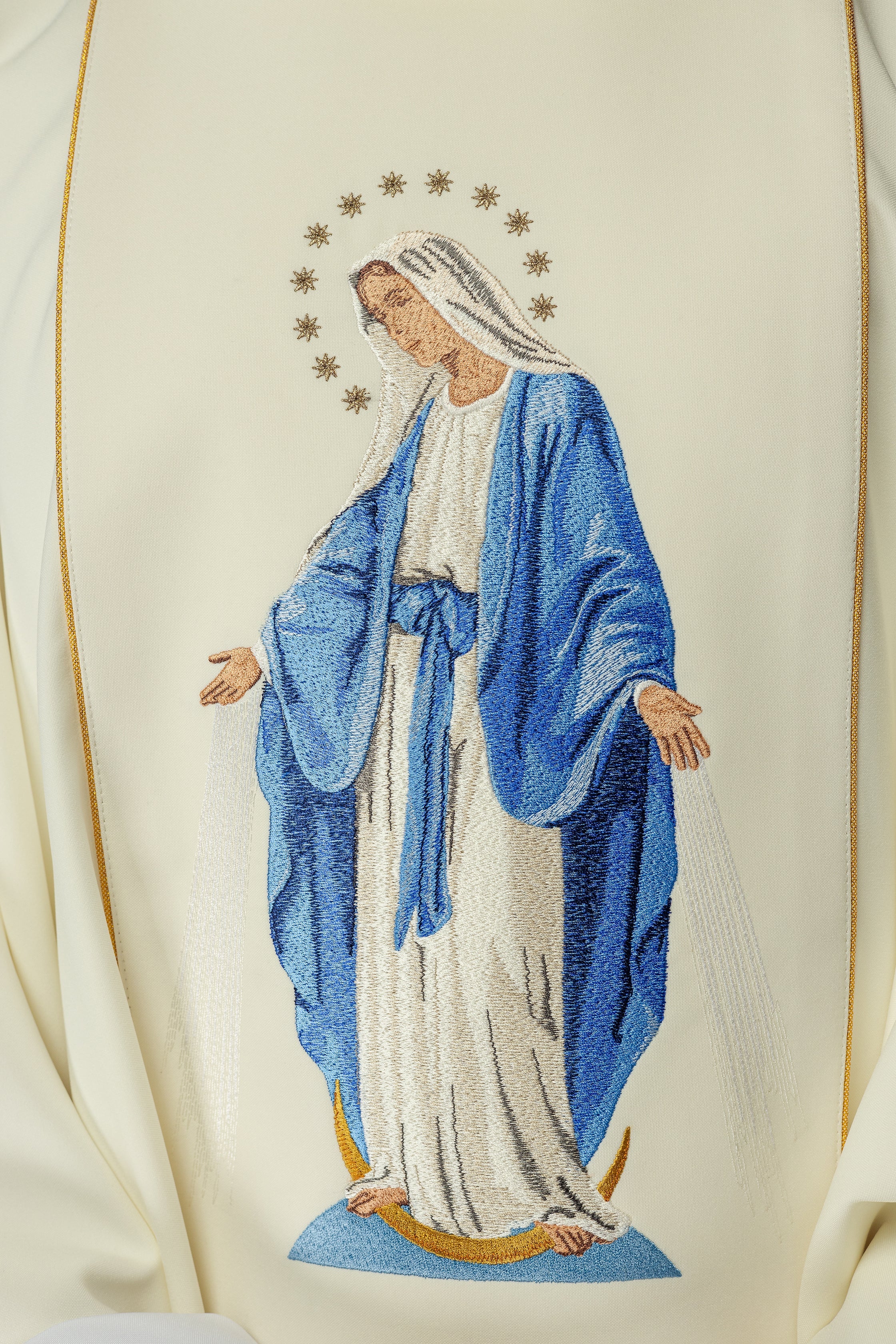 Embroidered chasuble with the image of Our Lady Immaculate