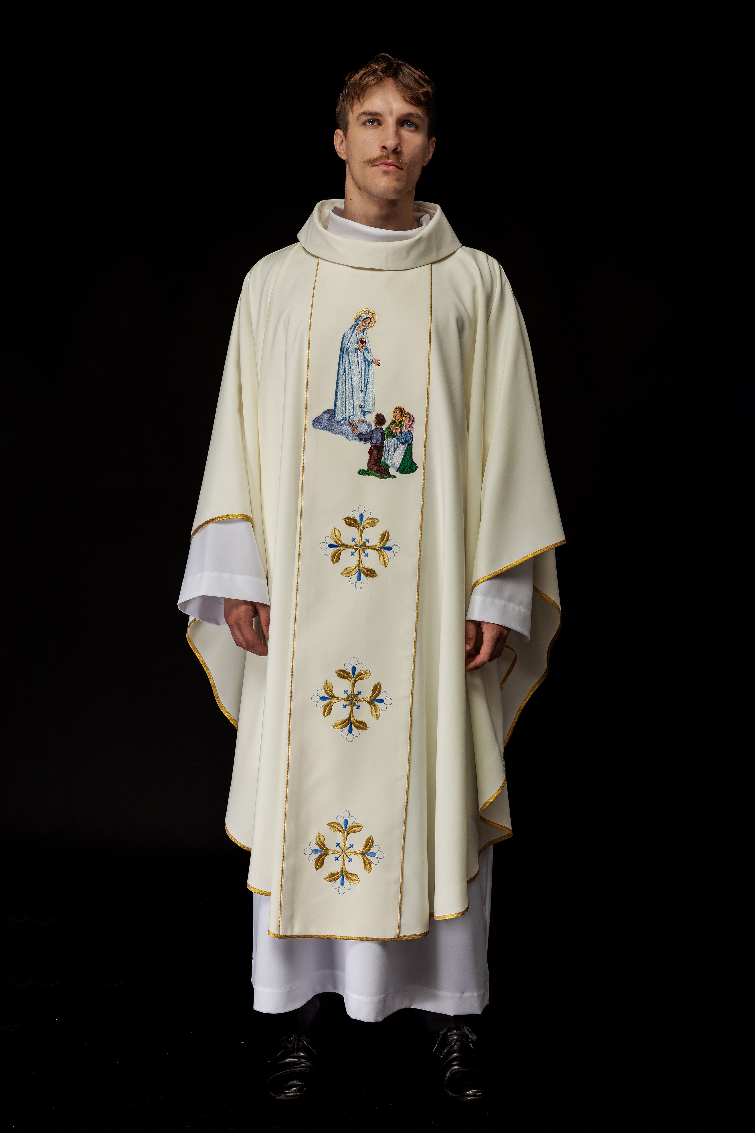 Embroidered chasuble with the image of Our Lady of Fatima