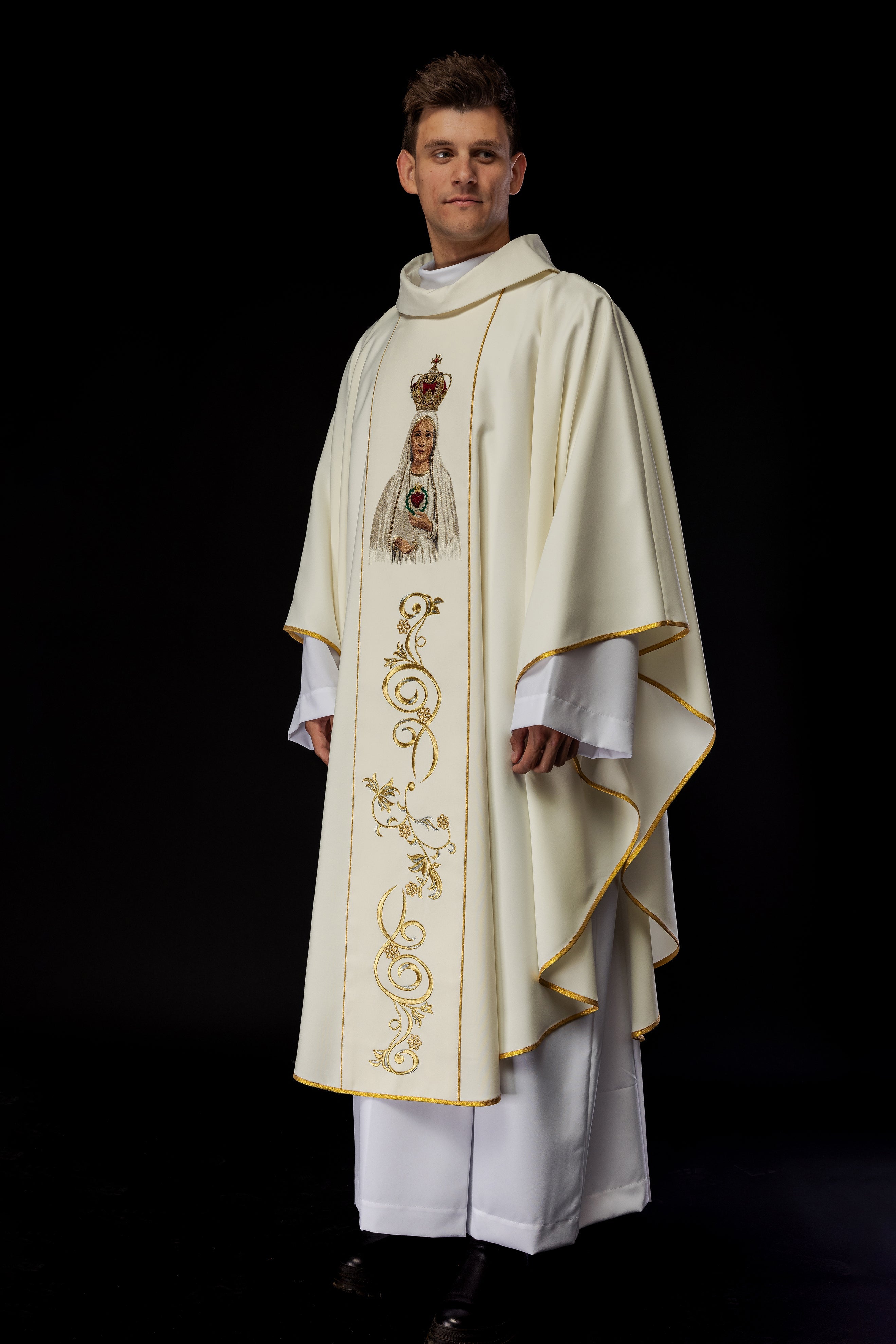 Embroidered chasuble with the image of Our Lady of Fatima