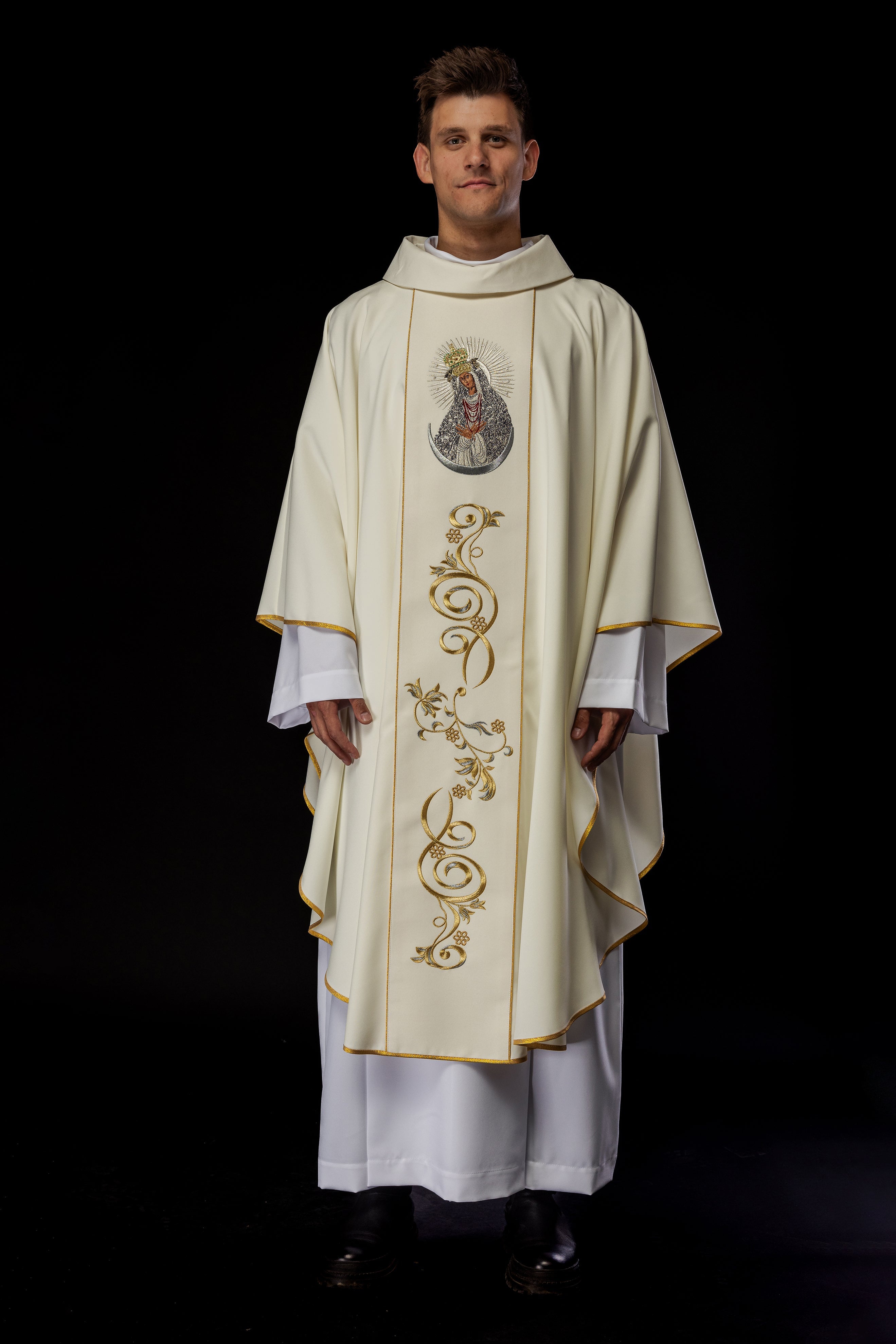 Embroidered chasuble with the image of Our Lady of the Dawn Gate