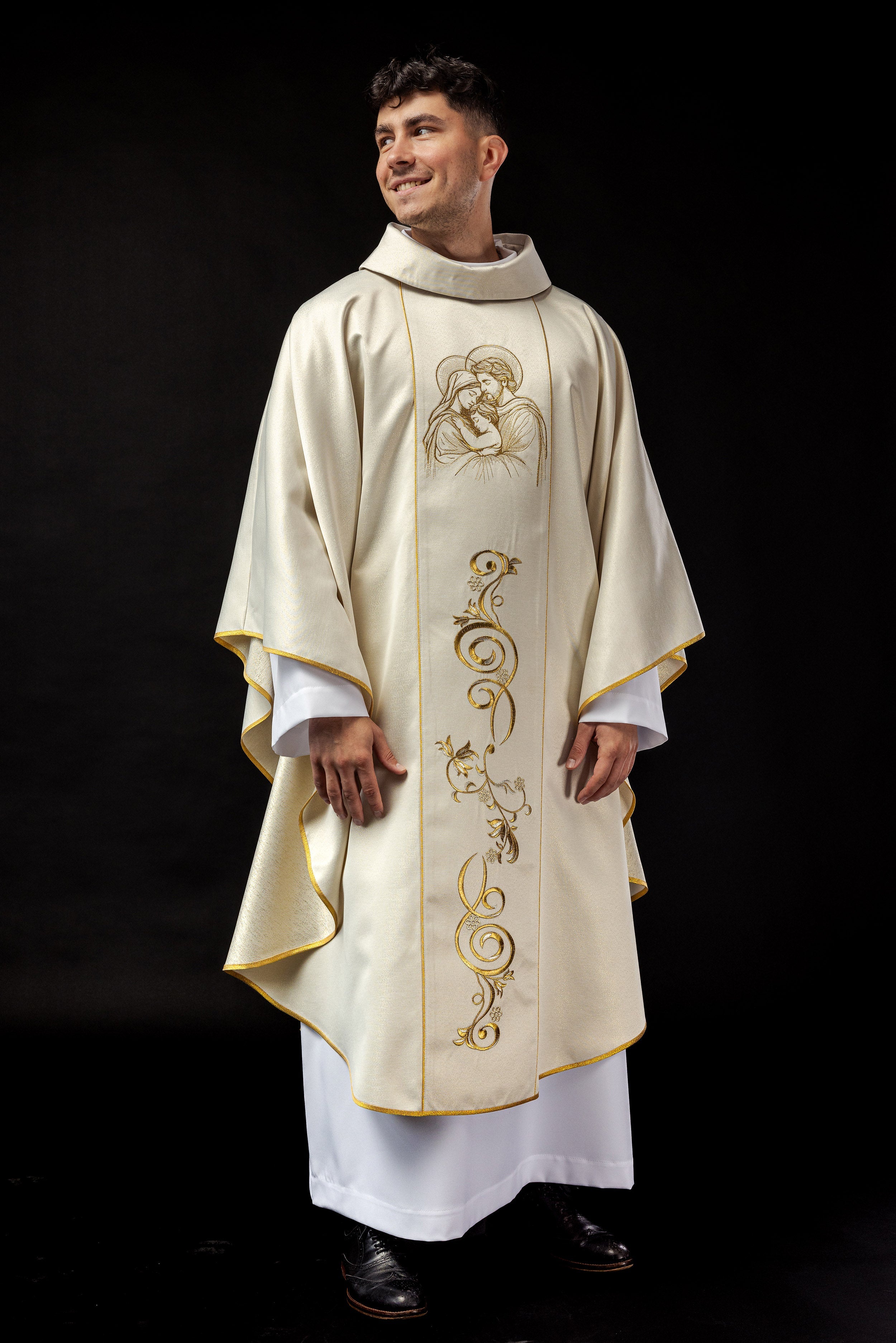 Embroidered chasuble for Christmas with the image of the Holy Family