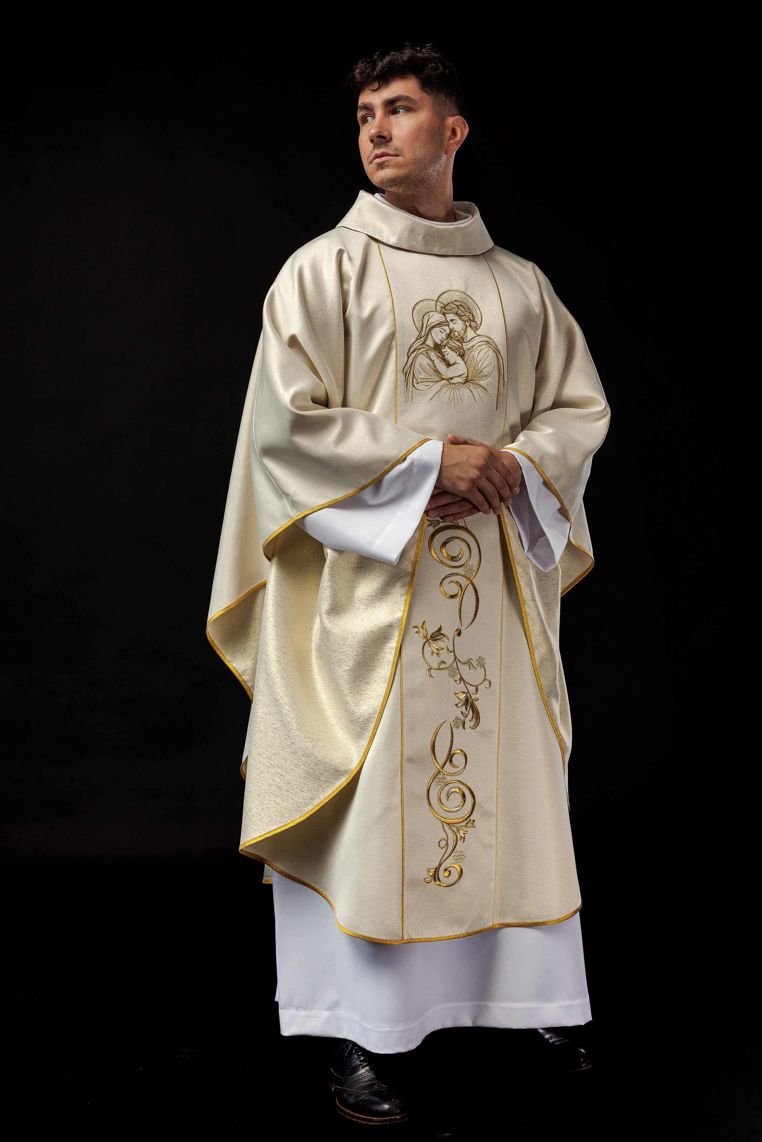 Embroidered chasuble for Christmas with the image of the Holy Family