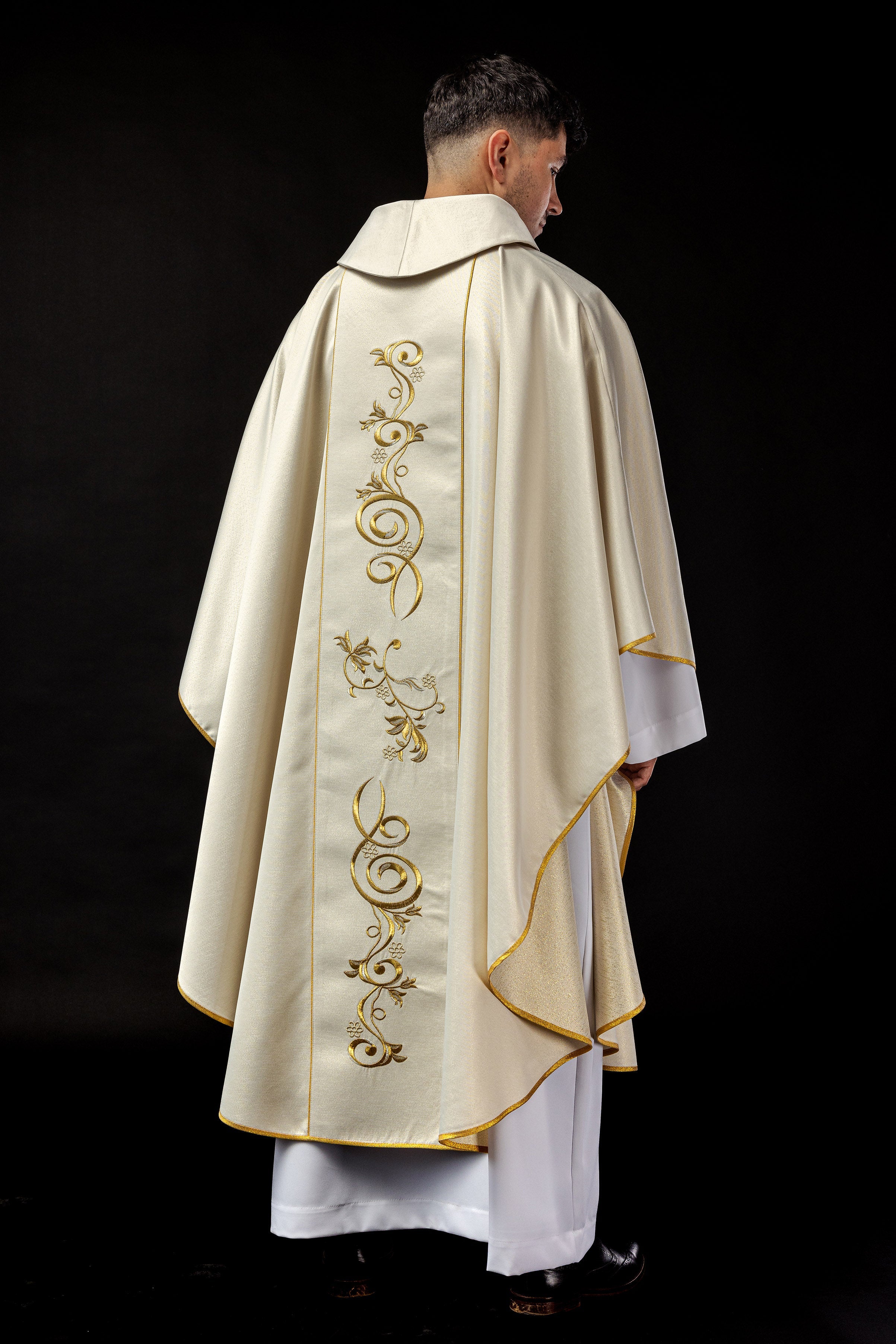 Embroidered chasuble for Christmas with the image of the Holy Family