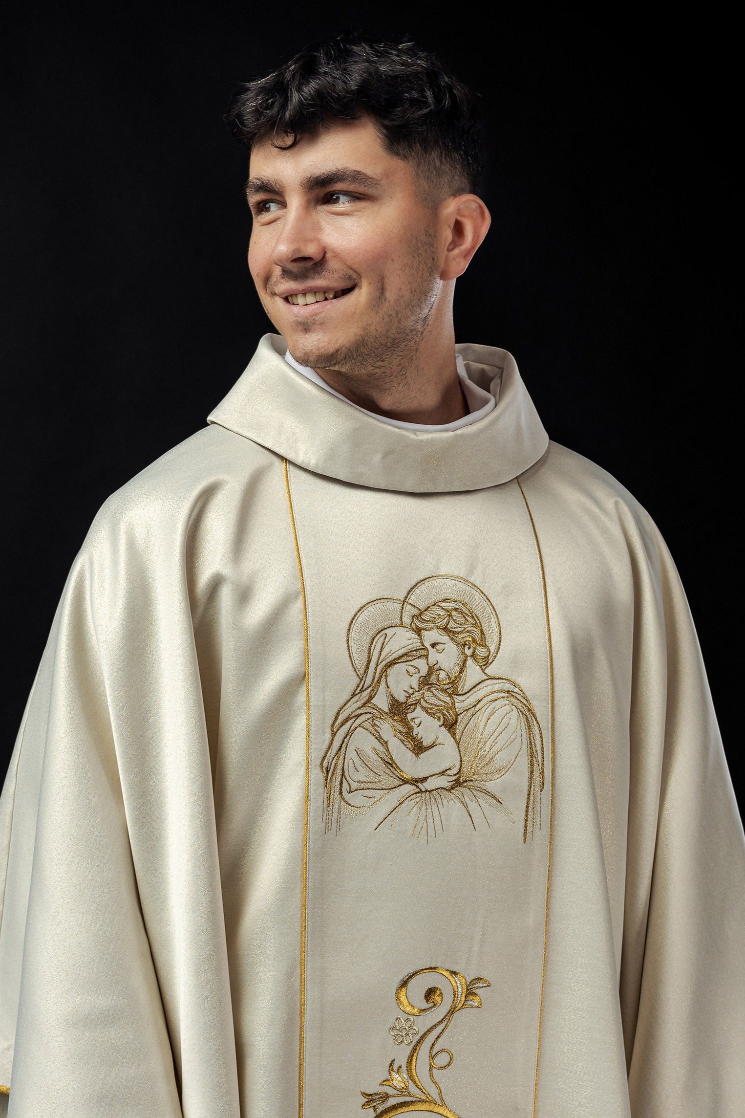 Embroidered chasuble for Christmas with the image of the Holy Family