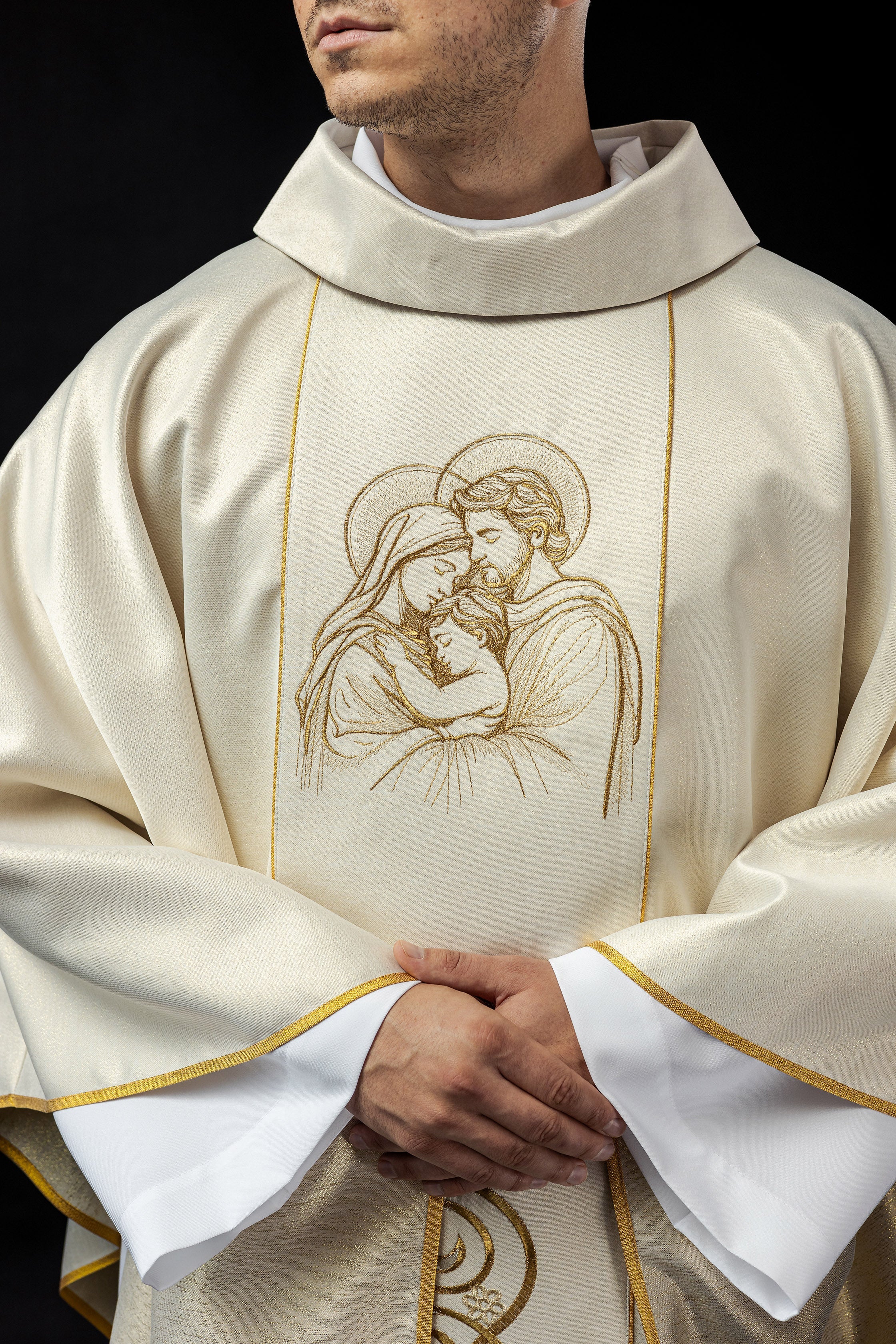 Embroidered chasuble for Christmas with the image of the Holy Family