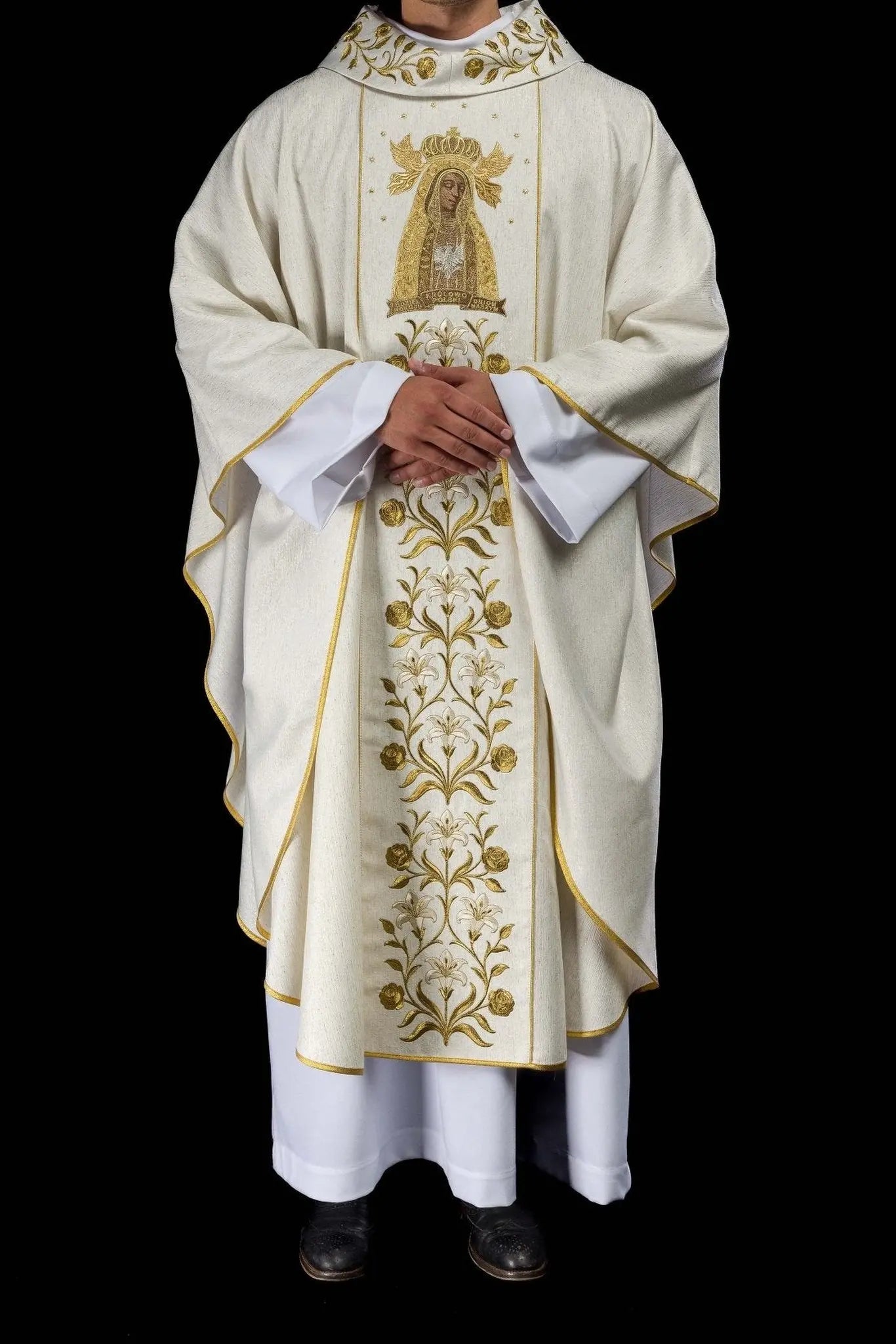 Casula Dourada Bordada com Imagem de Nossa Senhora de Lichen