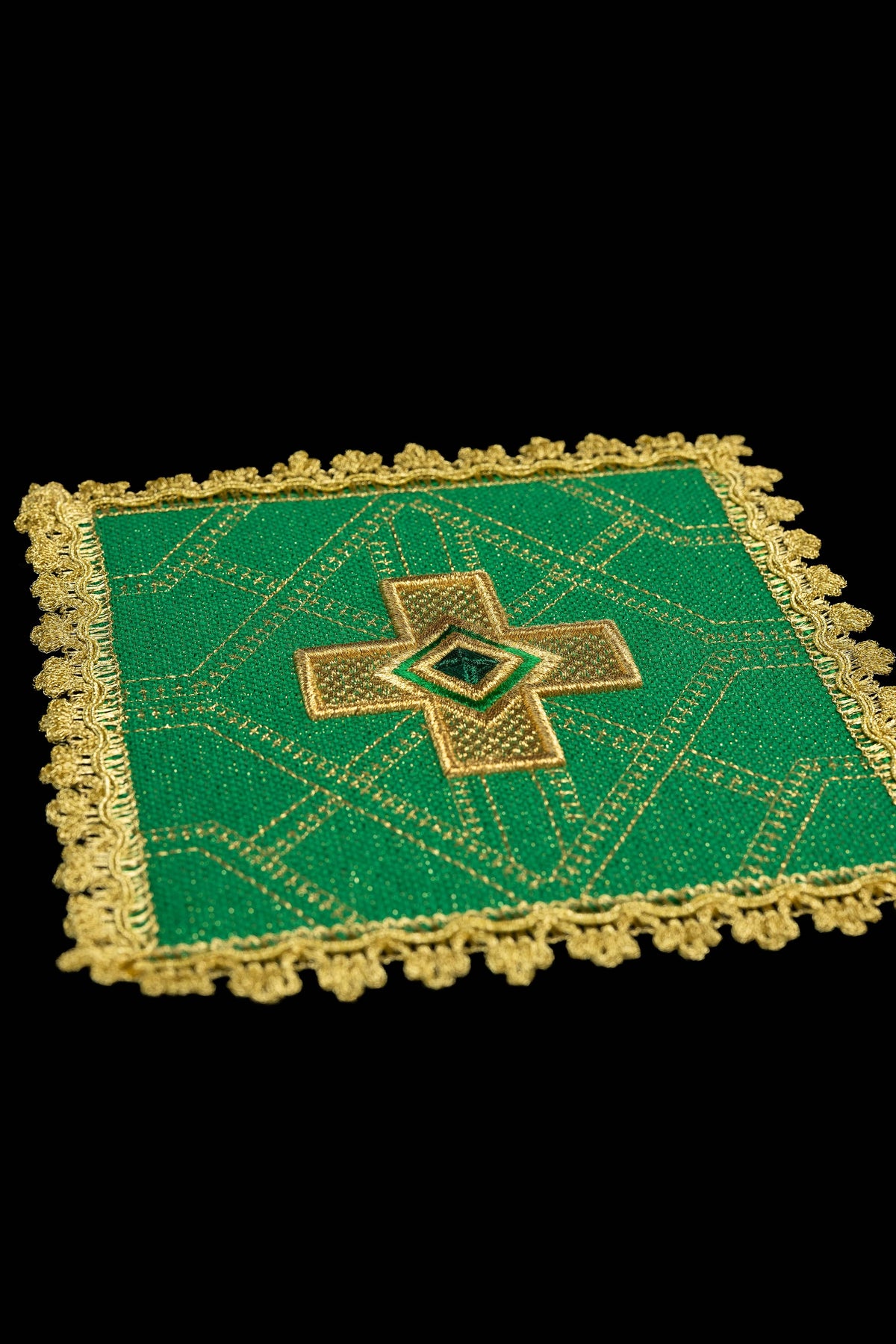 Set di quattro stole con ricamo oro