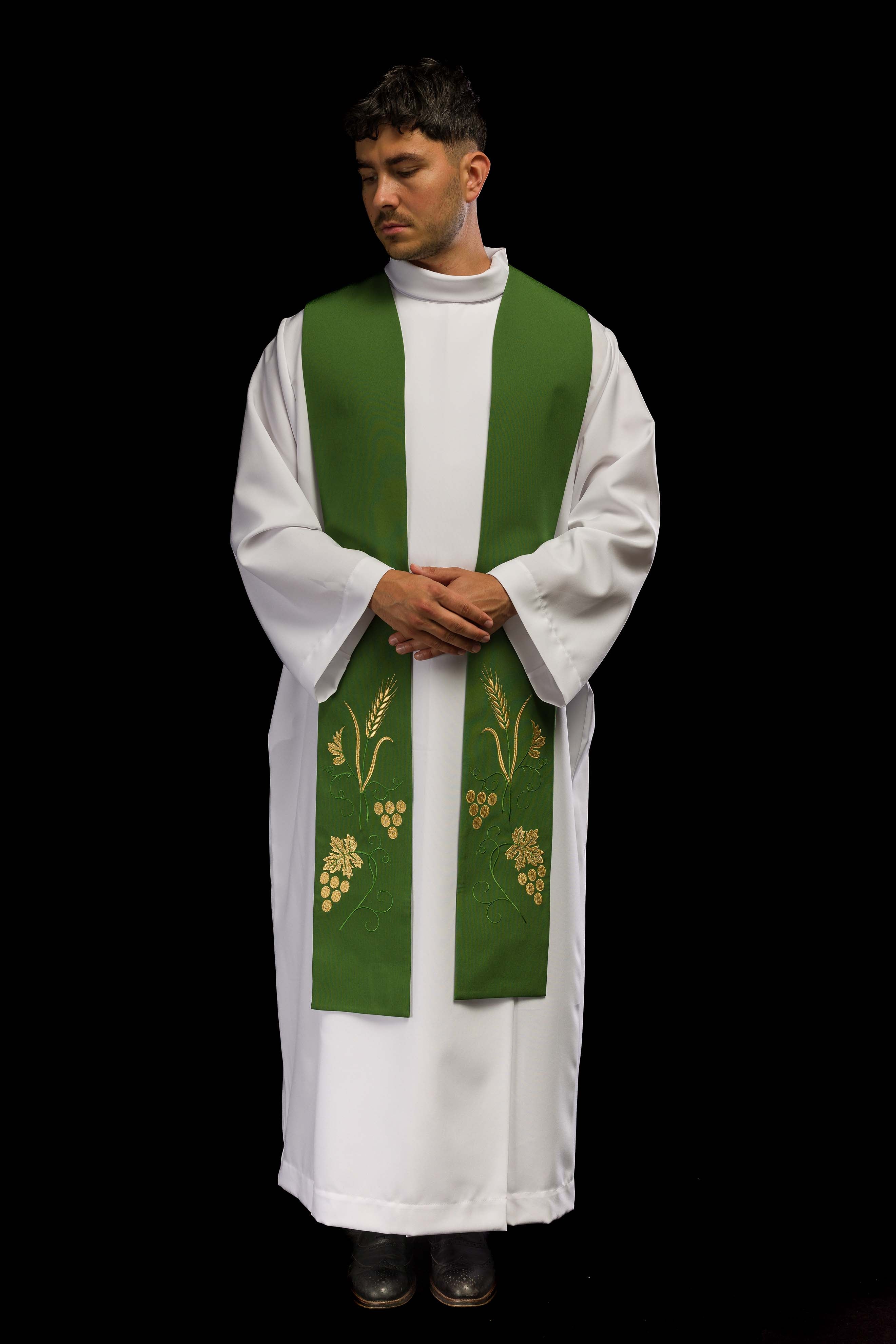Priest's stole embroidered with grapes and ears in green