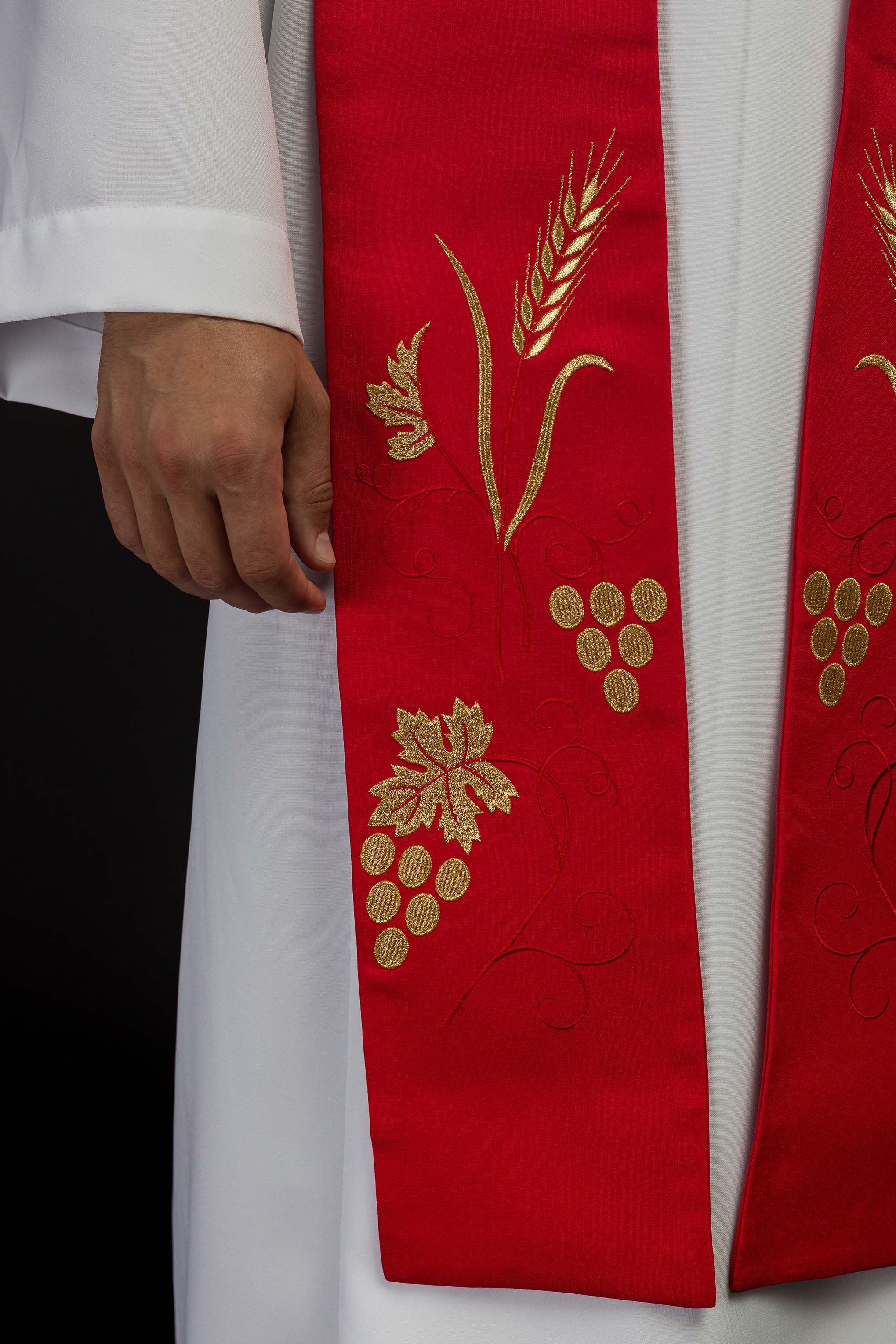 Priest's stole embroidered with grapes and ears in red