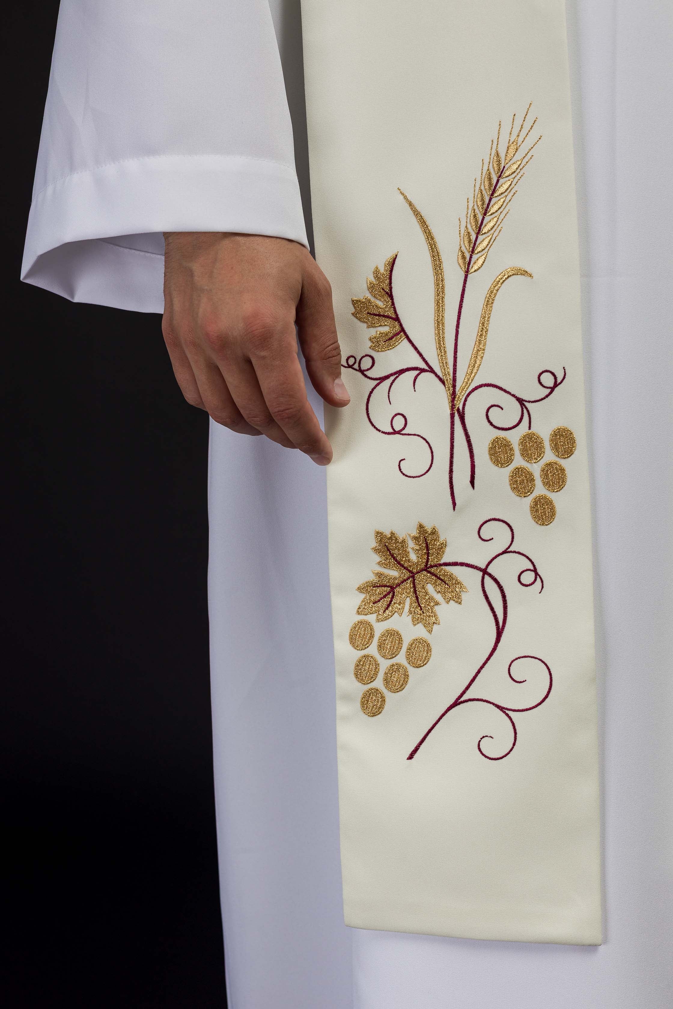 Embroidered stole of grapes and ears in ecru