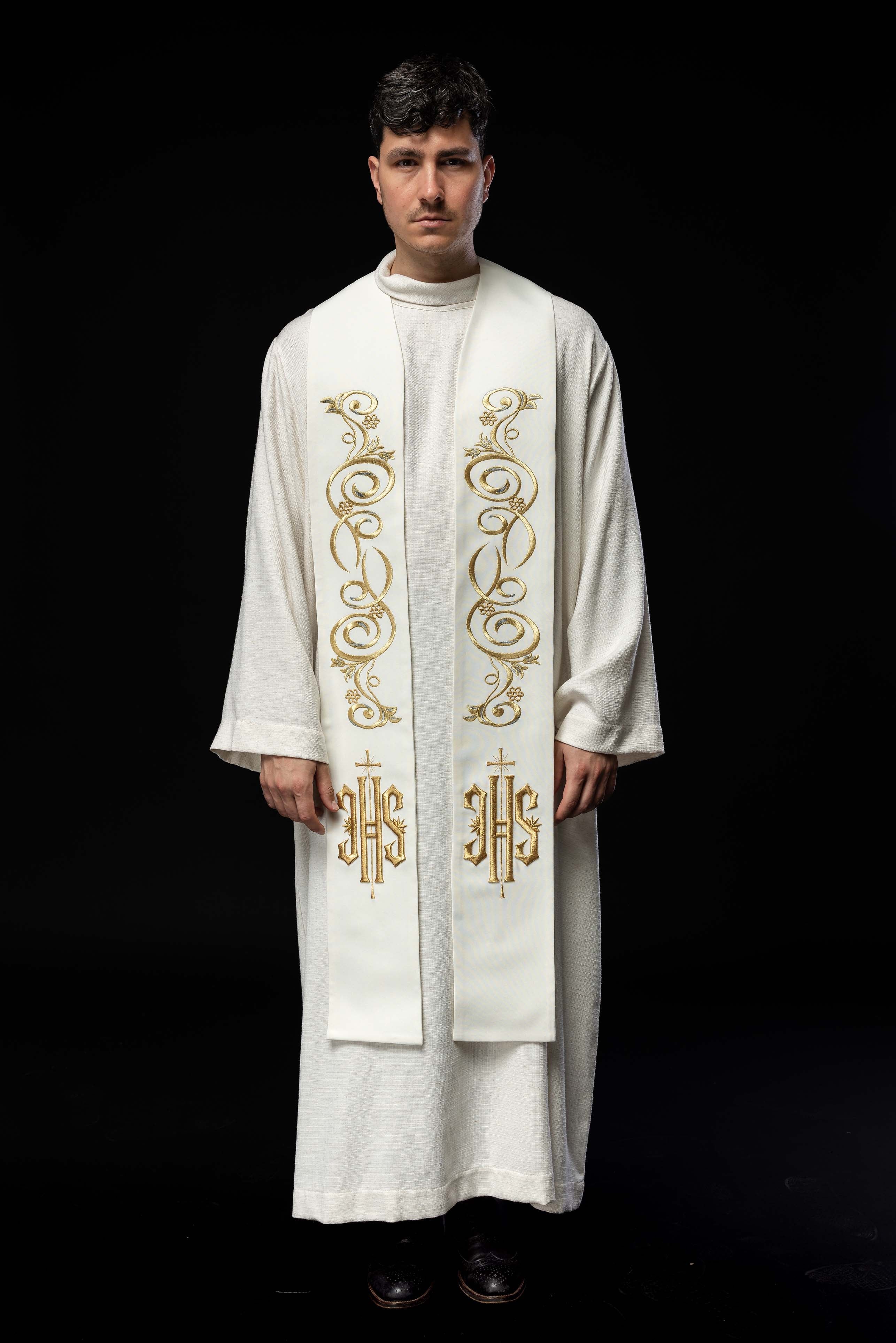 Embroidered stole IHS ecru
