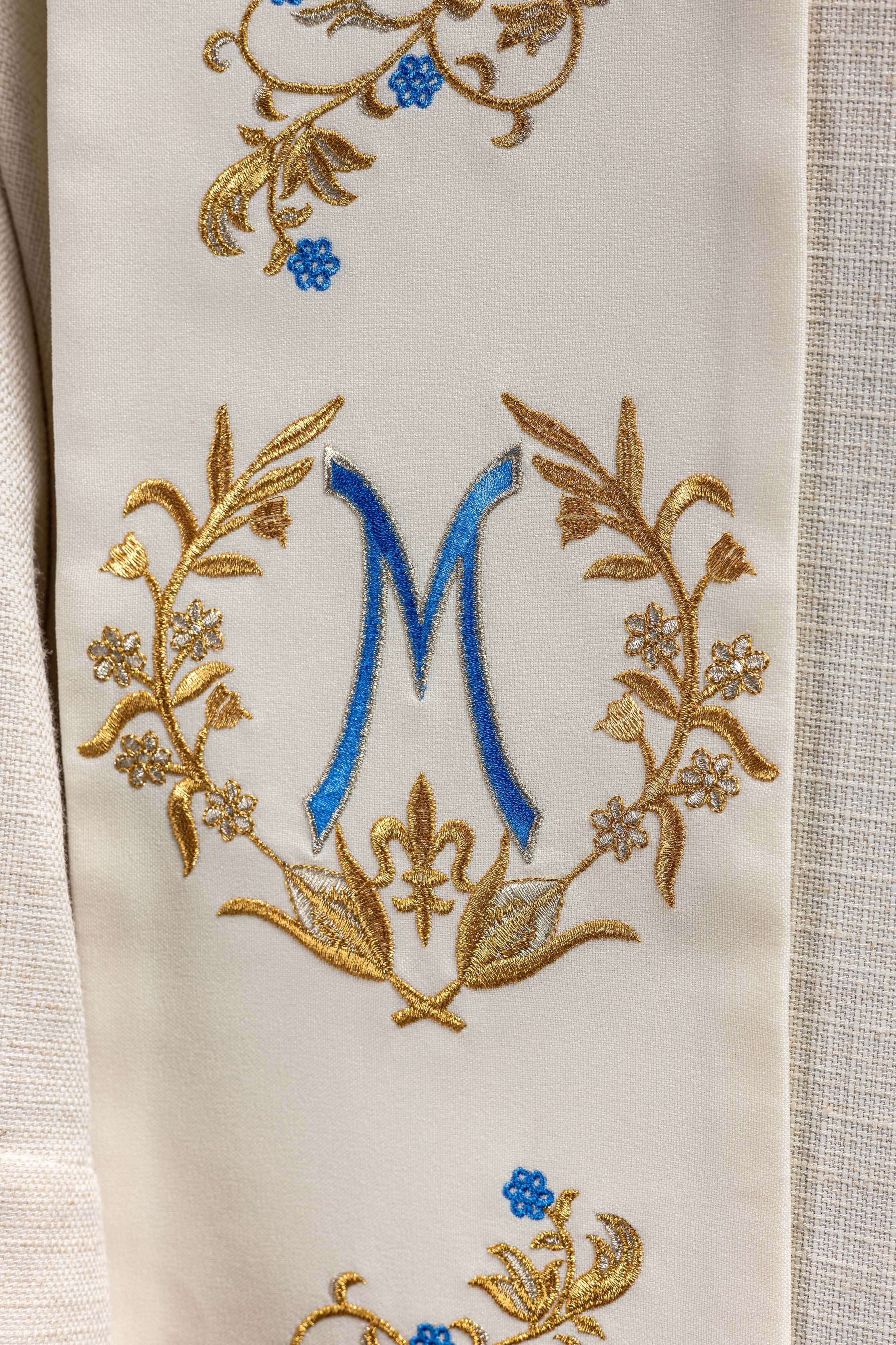 Embroidered Stele of Mary ecru