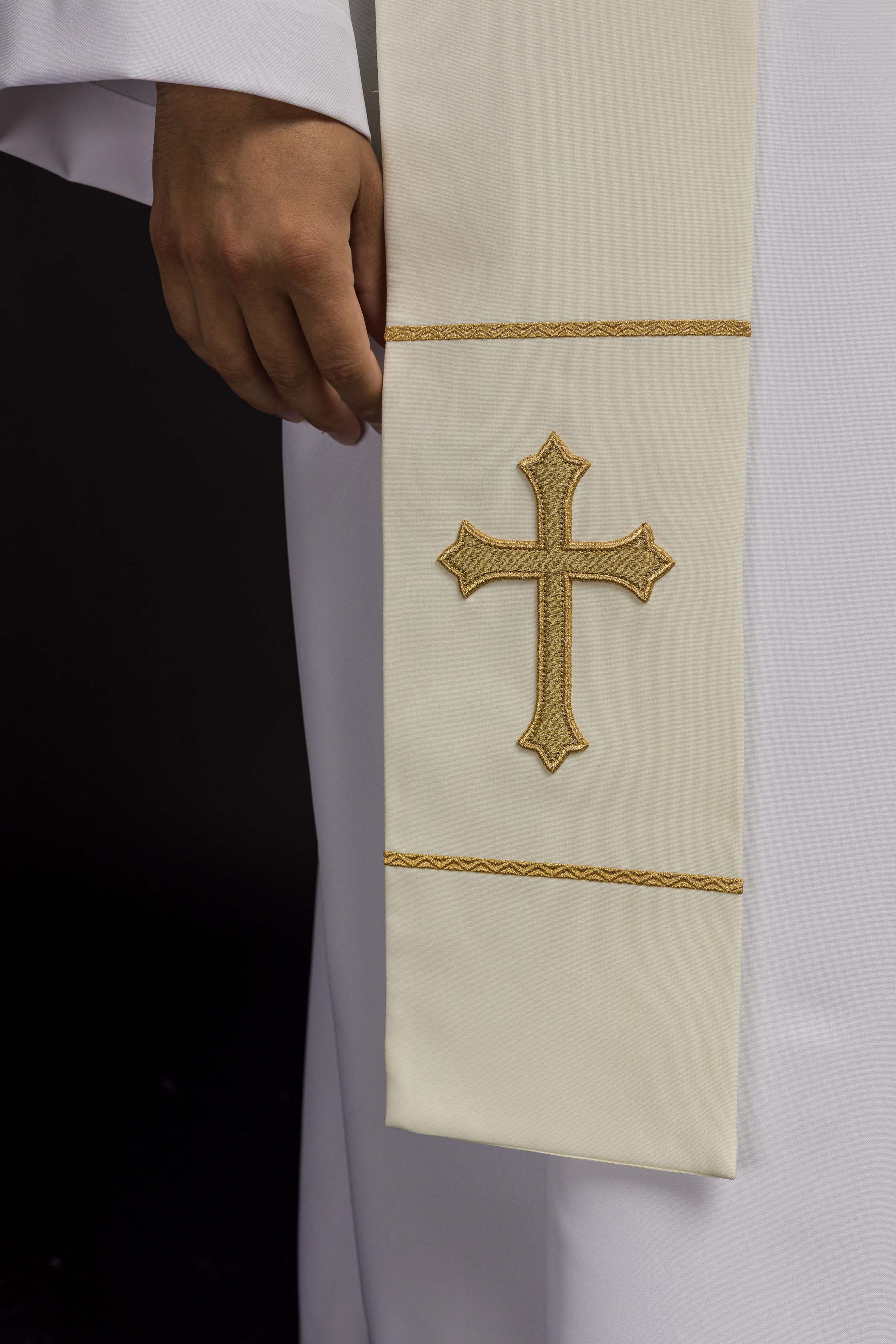 Embroidered priest's stole Cross ecru